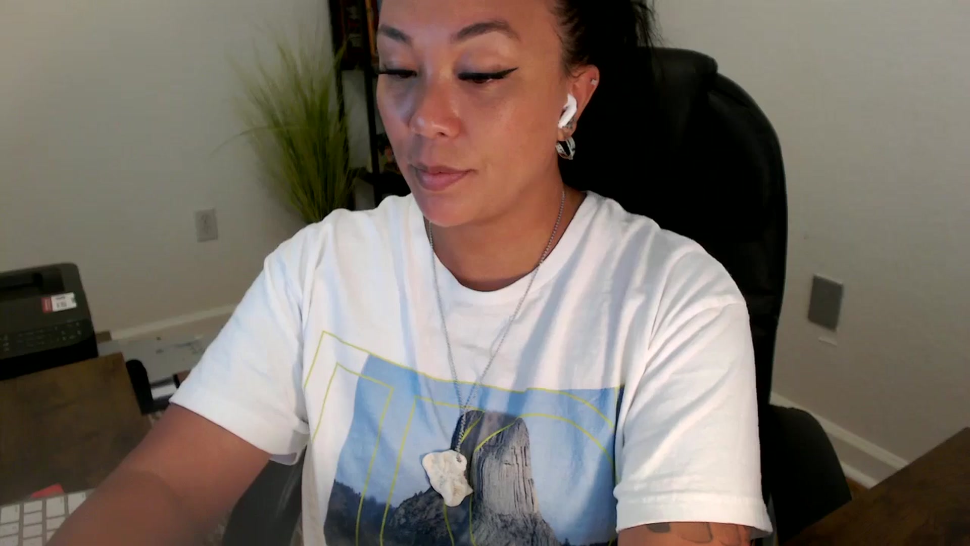 Gallery image thumbnail from MickaylaStar's myfreecams stream on, 06/25/2025, 21:06 image 12 of 20