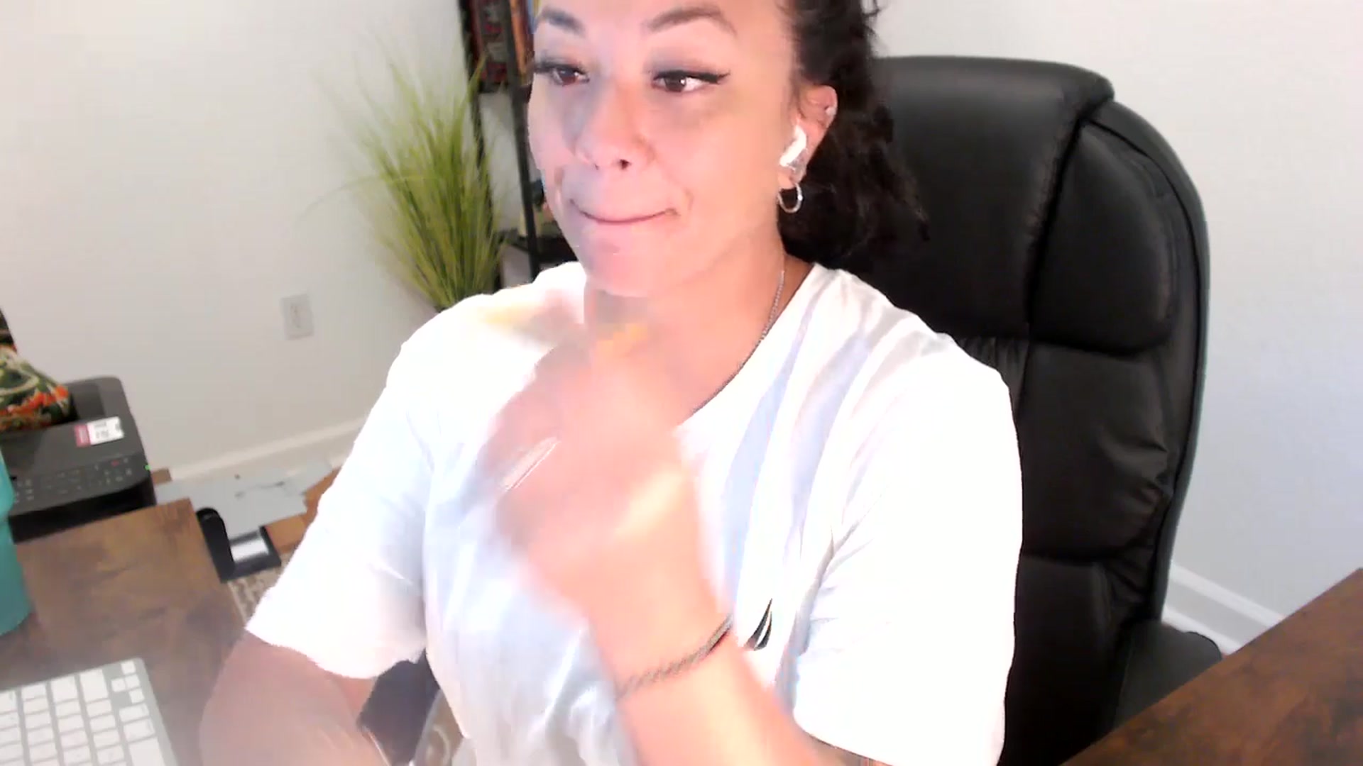 Gallery image thumbnail from MickaylaStar's myfreecams stream on, 06/26/2025, 16:37 image 20 of 20