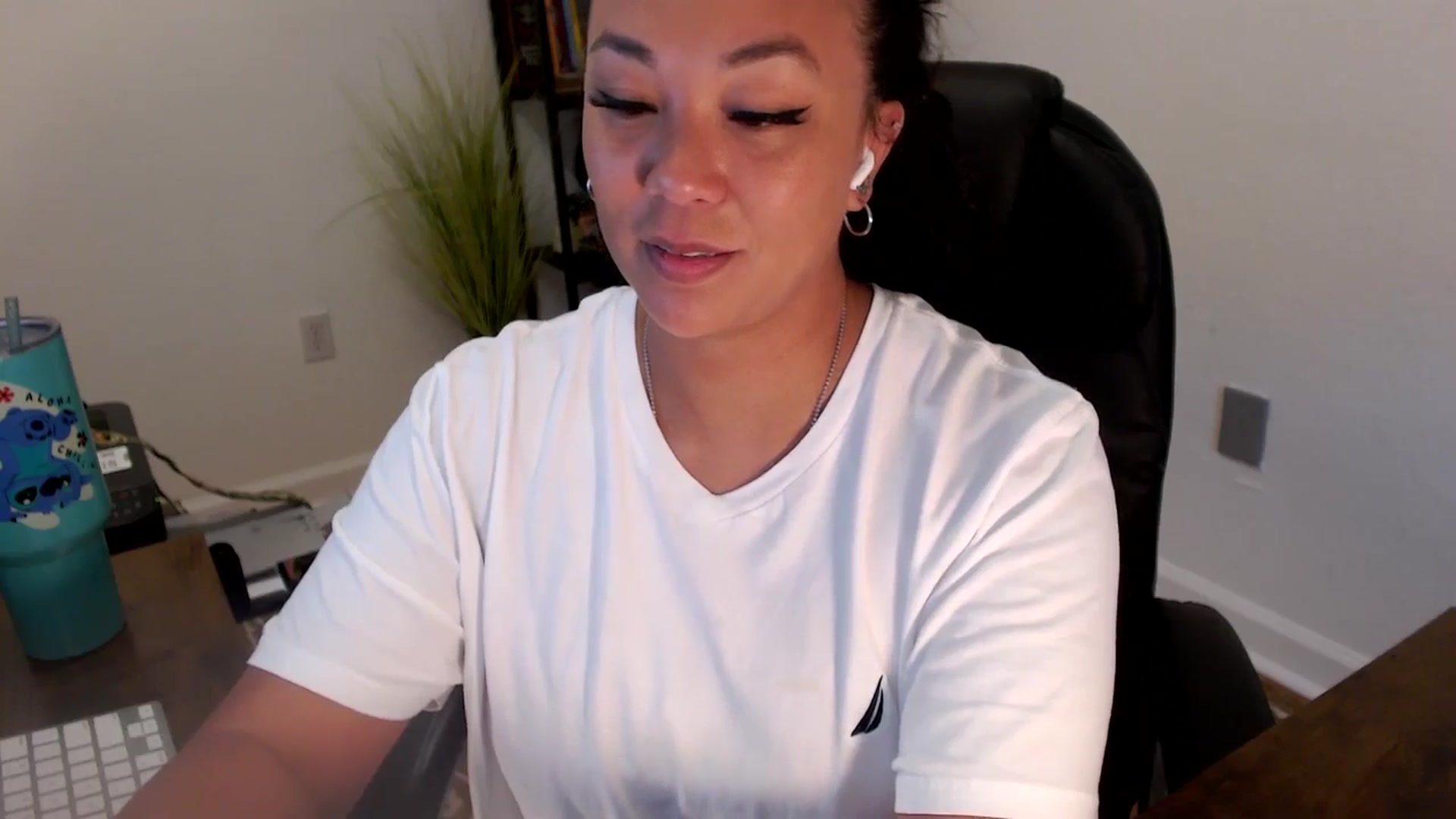 Gallery image thumbnail from MickaylaStar's myfreecams stream on, 06/26/2025, 16:37 image 9 of 20