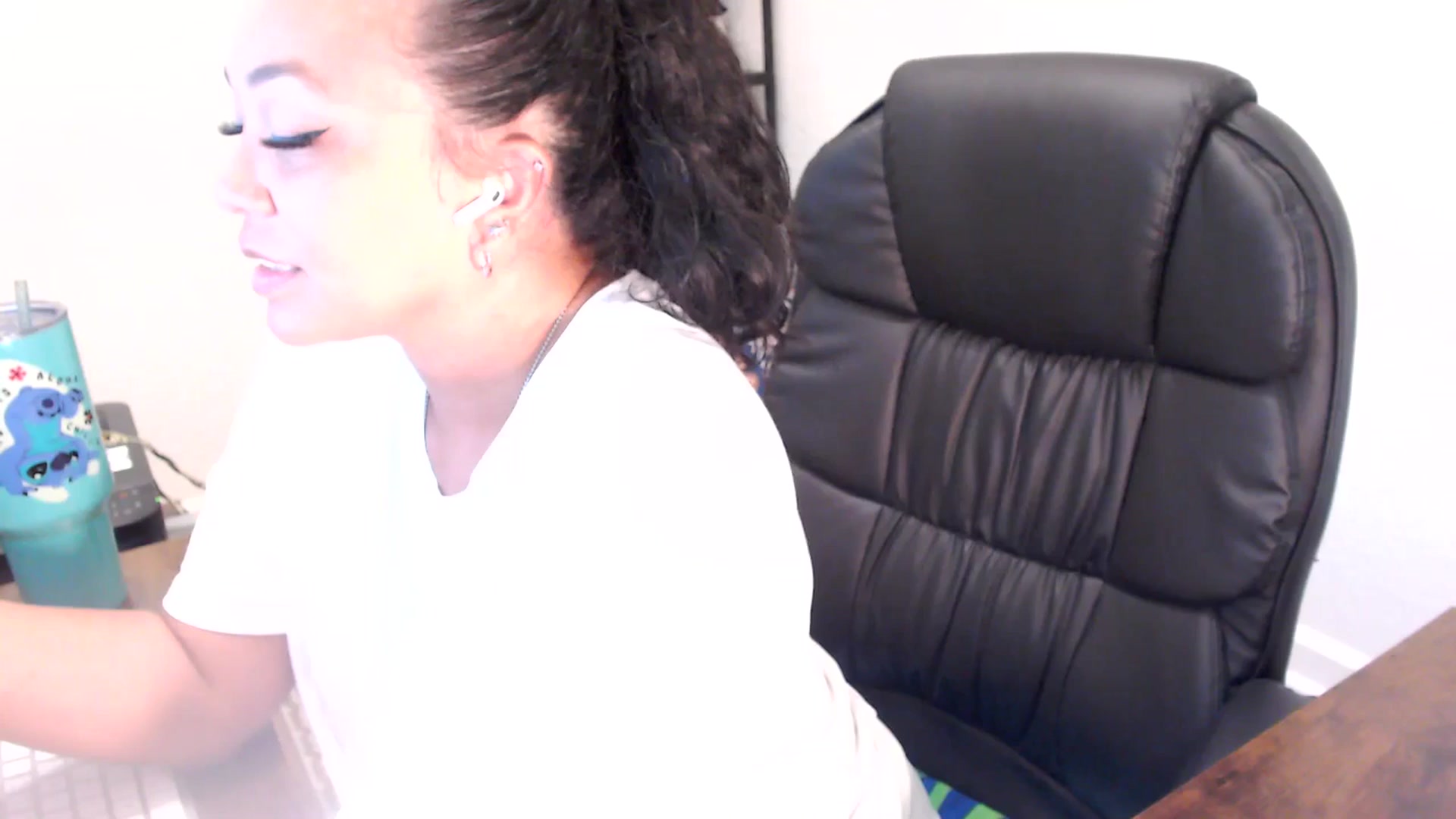 Gallery image thumbnail from MickaylaStar's myfreecams stream on, 06/26/2025, 16:37 image 6 of 20