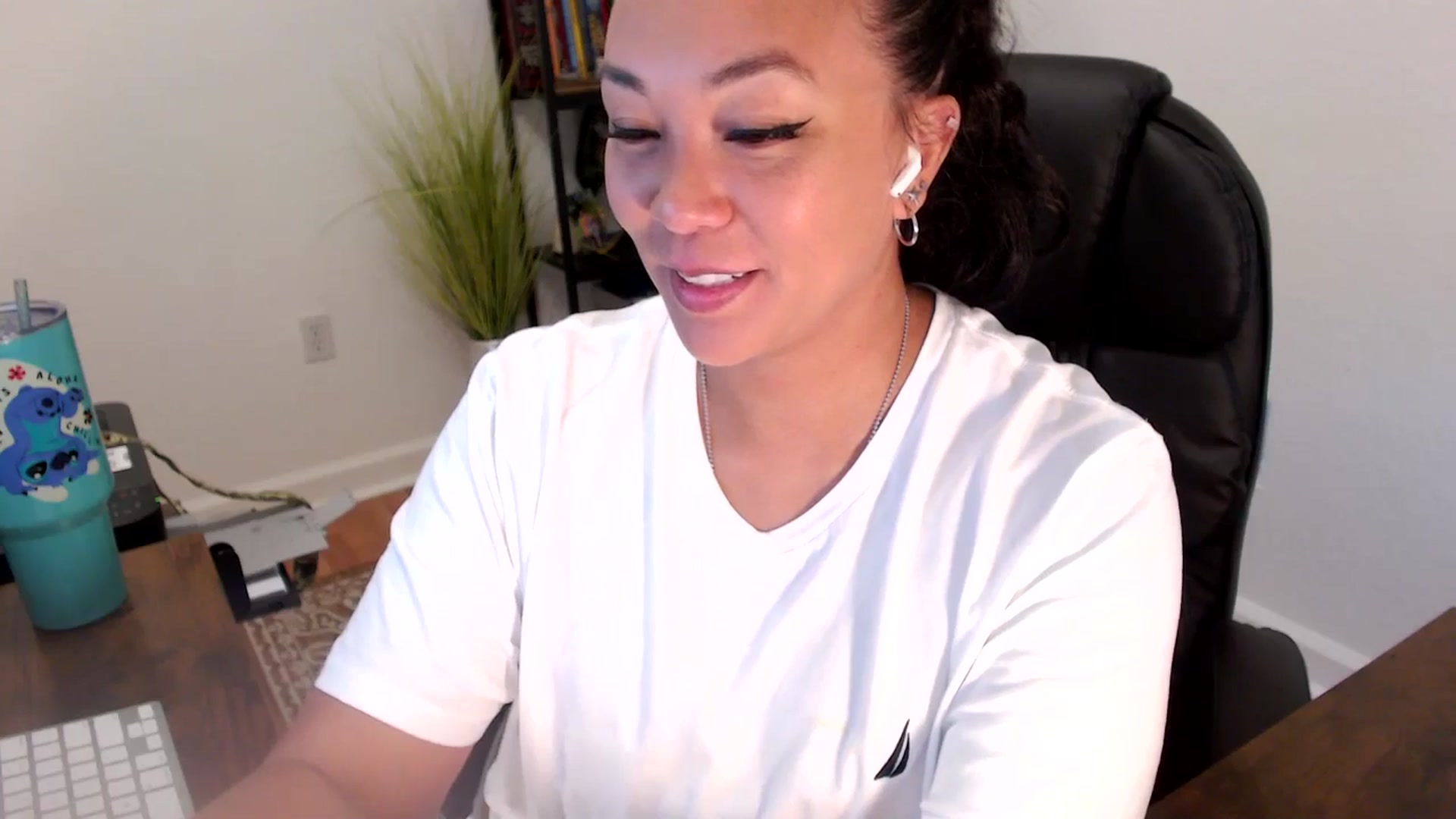 Gallery image thumbnail from MickaylaStar's myfreecams stream on, 06/26/2025, 16:37 image 7 of 20