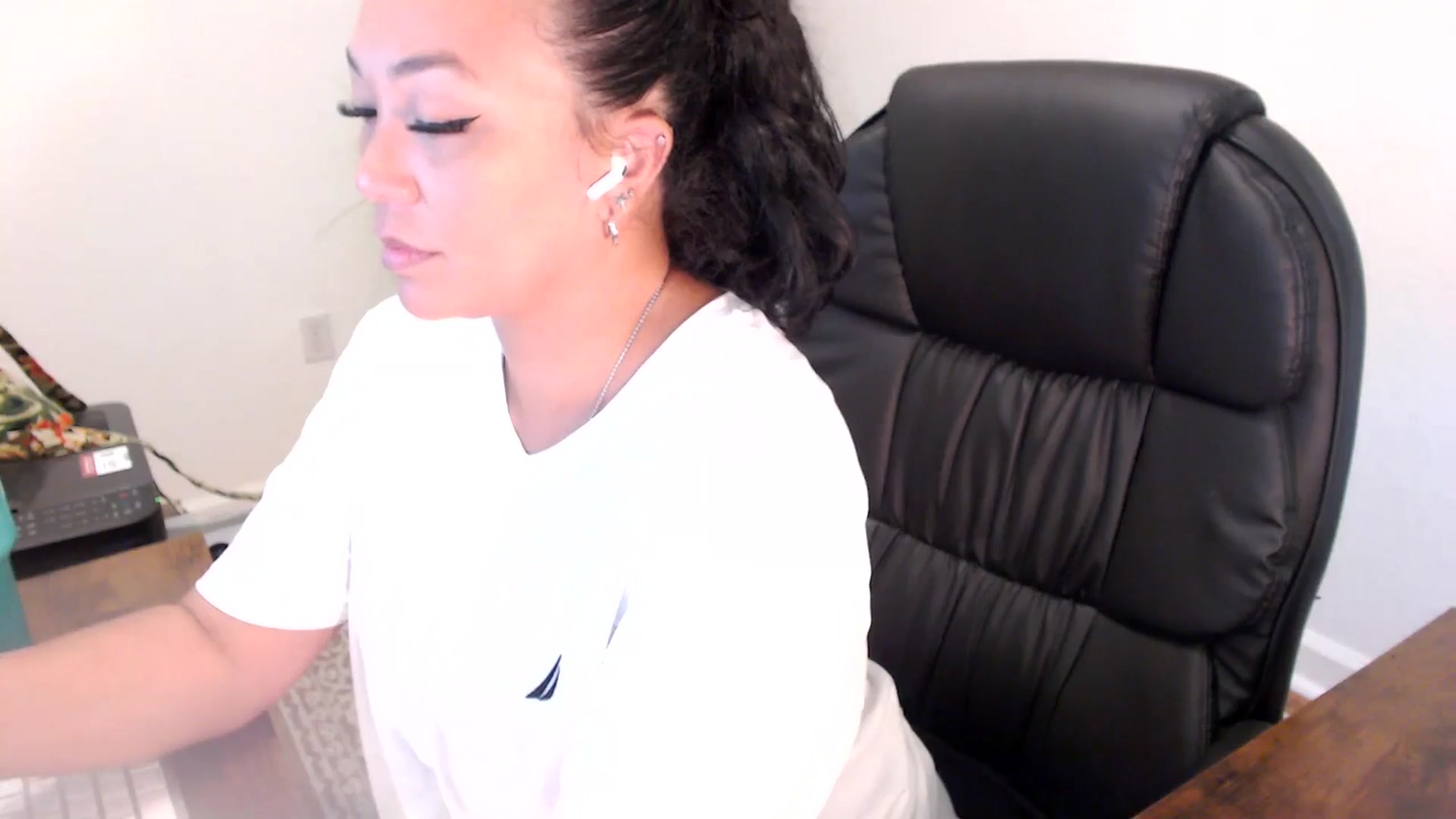 Gallery image thumbnail from MickaylaStar's myfreecams stream on, 06/26/2025, 16:37 image 16 of 20