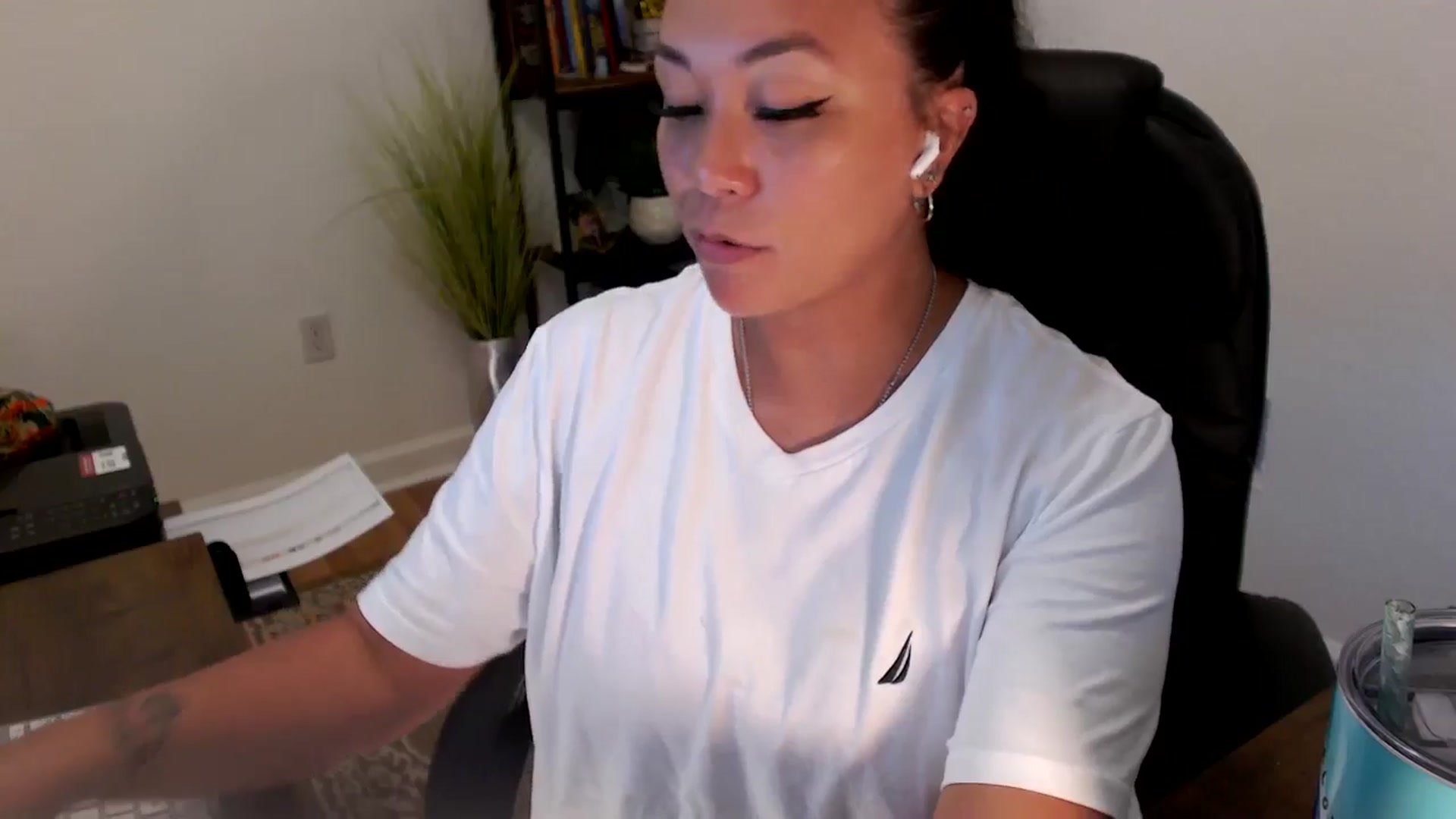 Gallery image thumbnail from MickaylaStar's myfreecams stream on, 06/26/2025, 18:25 image 17 of 20