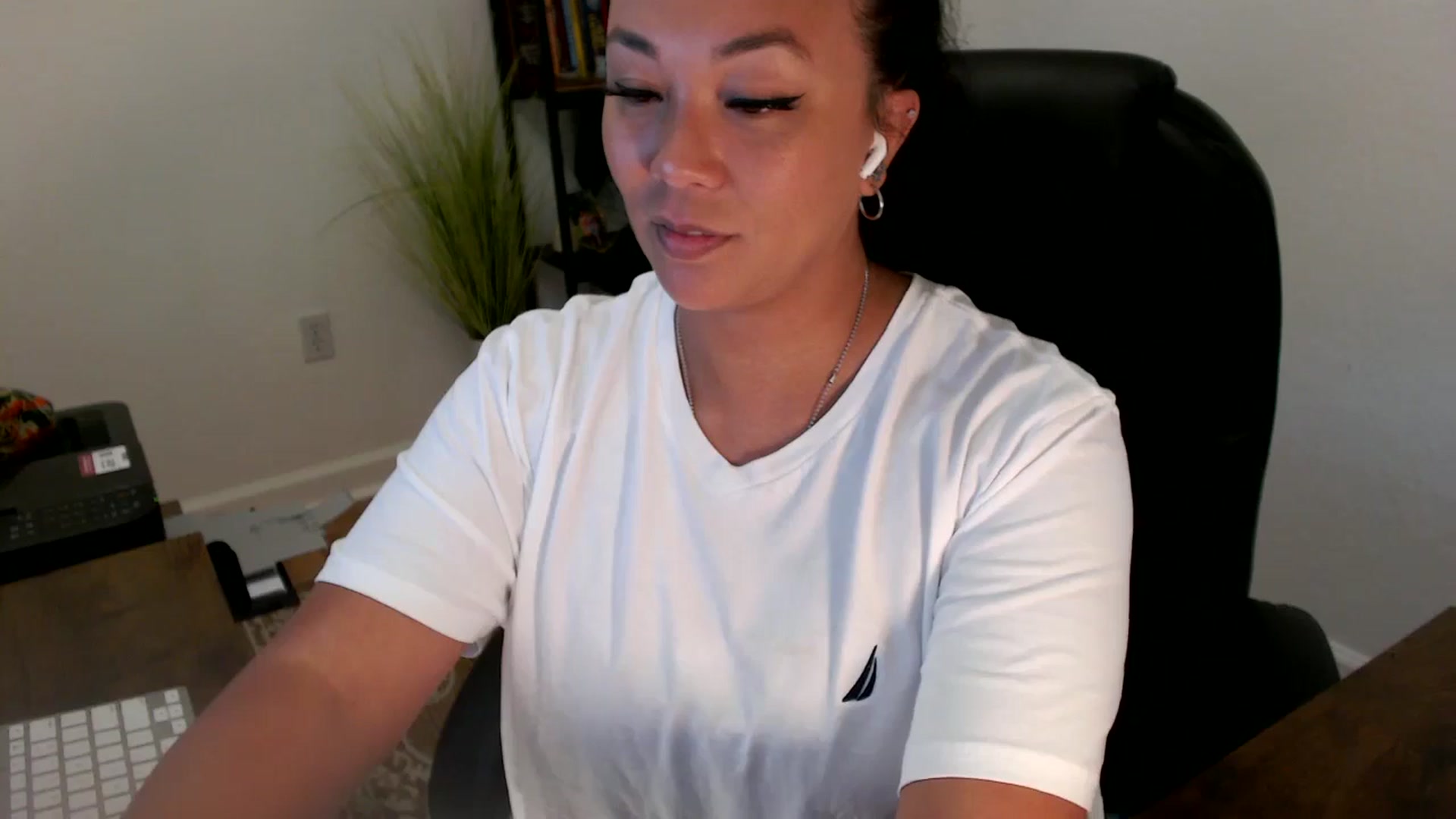 Gallery image thumbnail from MickaylaStar's myfreecams stream on, 06/26/2025, 18:25 image 19 of 20