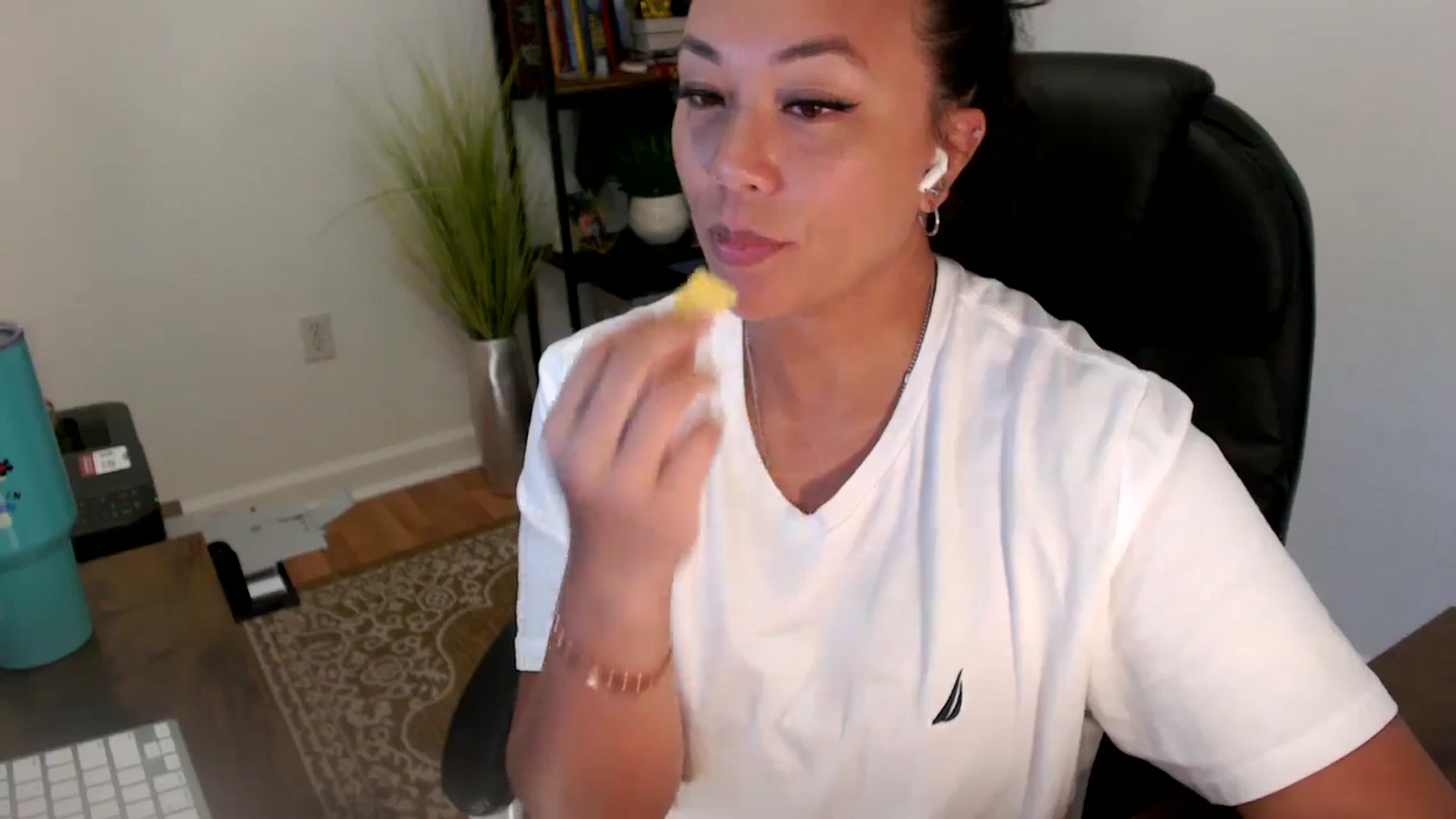Gallery image thumbnail from MickaylaStar's myfreecams stream on, 06/26/2025, 18:25 image 2 of 20