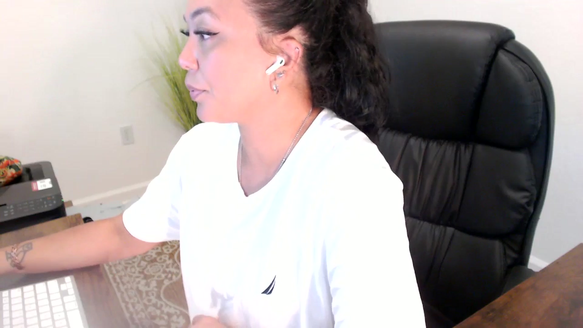 Gallery image thumbnail from MickaylaStar's myfreecams stream on, 06/26/2025, 18:25 image 20 of 20