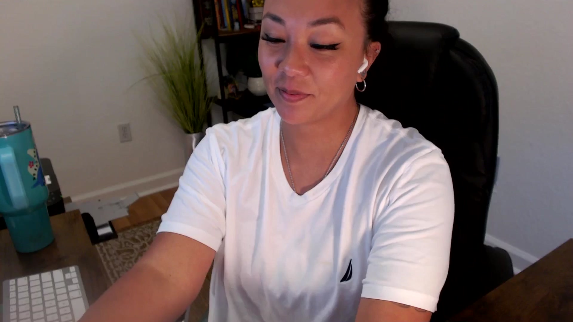 Gallery image thumbnail from MickaylaStar's myfreecams stream on, 06/26/2025, 19:03 image 9 of 20