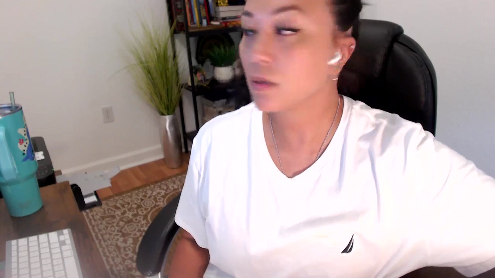 Gallery image thumbnail from MickaylaStar's myfreecams stream on, 06/26/2025, 19:03 image 3 of 20