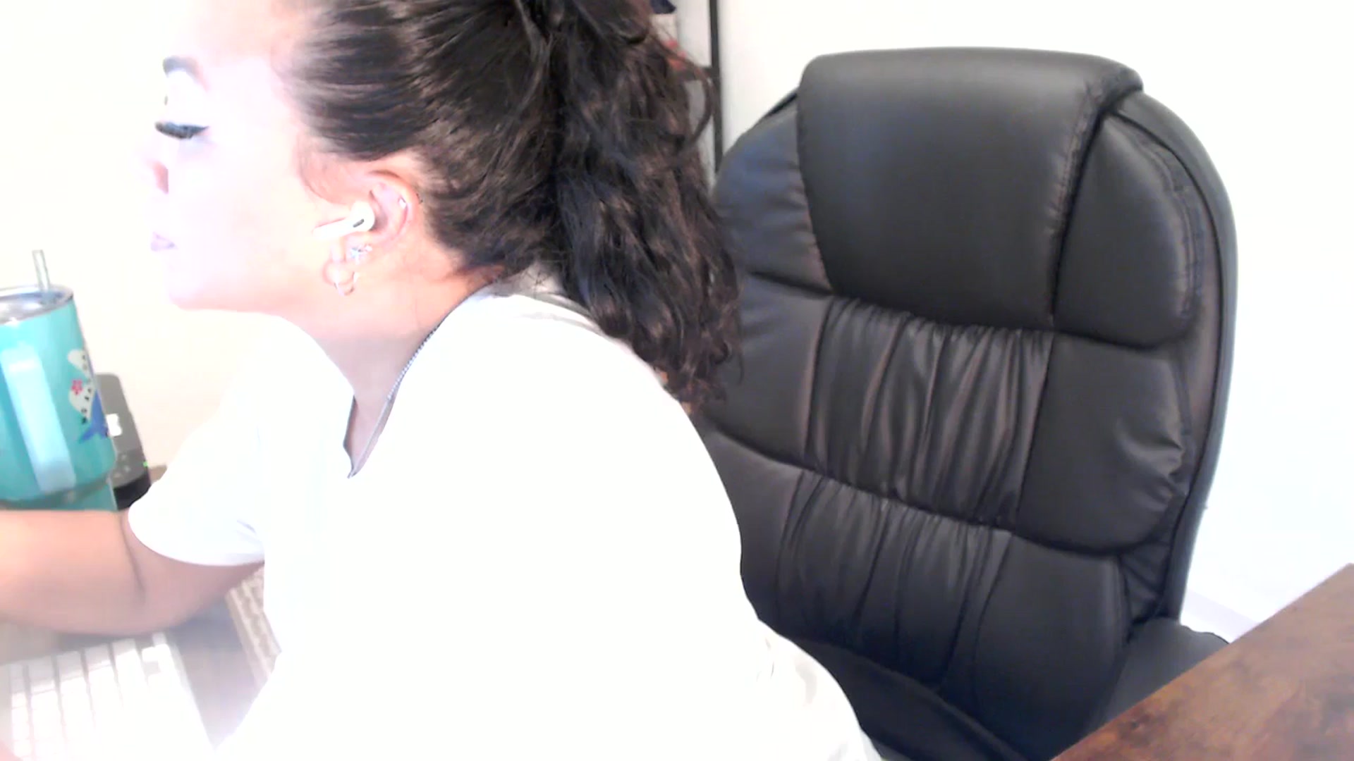 Gallery image thumbnail from MickaylaStar's myfreecams stream on, 06/26/2025, 19:03 image 16 of 20