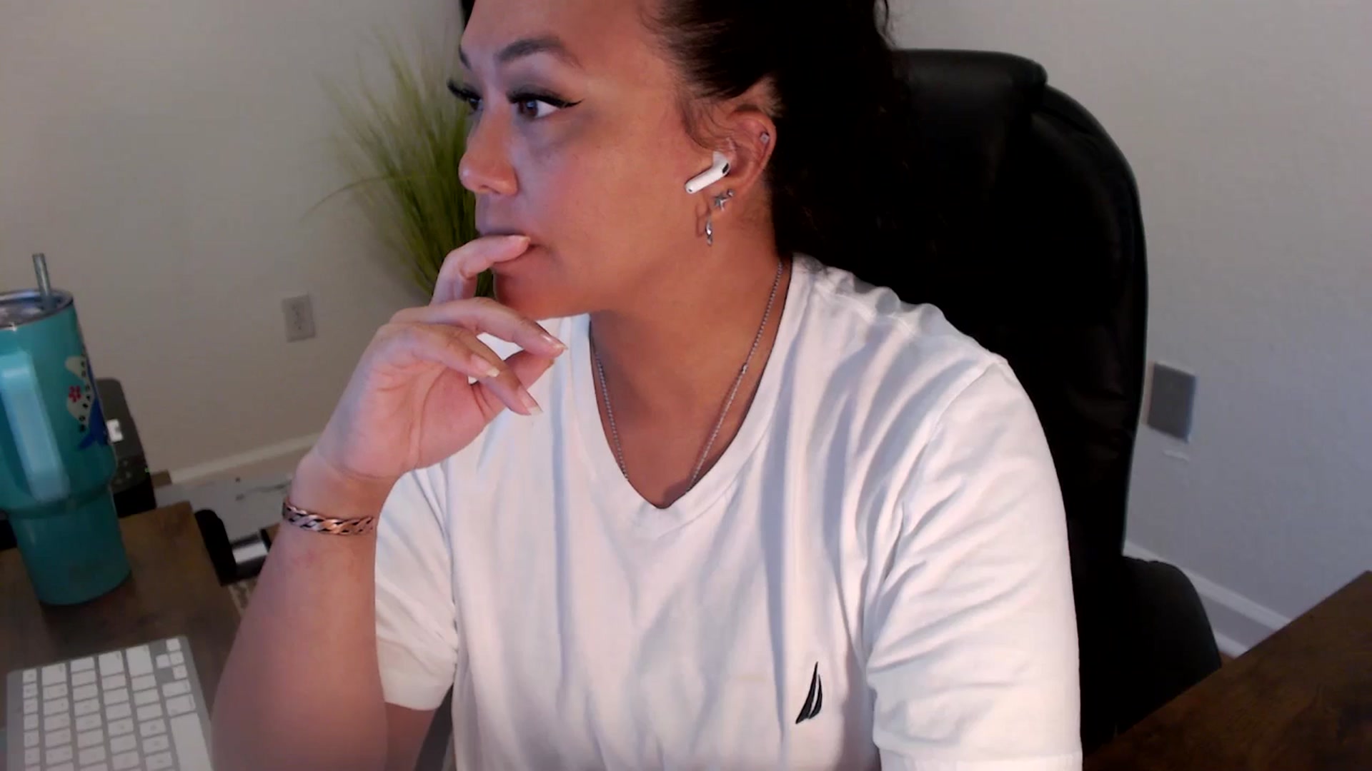Gallery image thumbnail from MickaylaStar's myfreecams stream on, 06/26/2025, 19:03 image 8 of 20