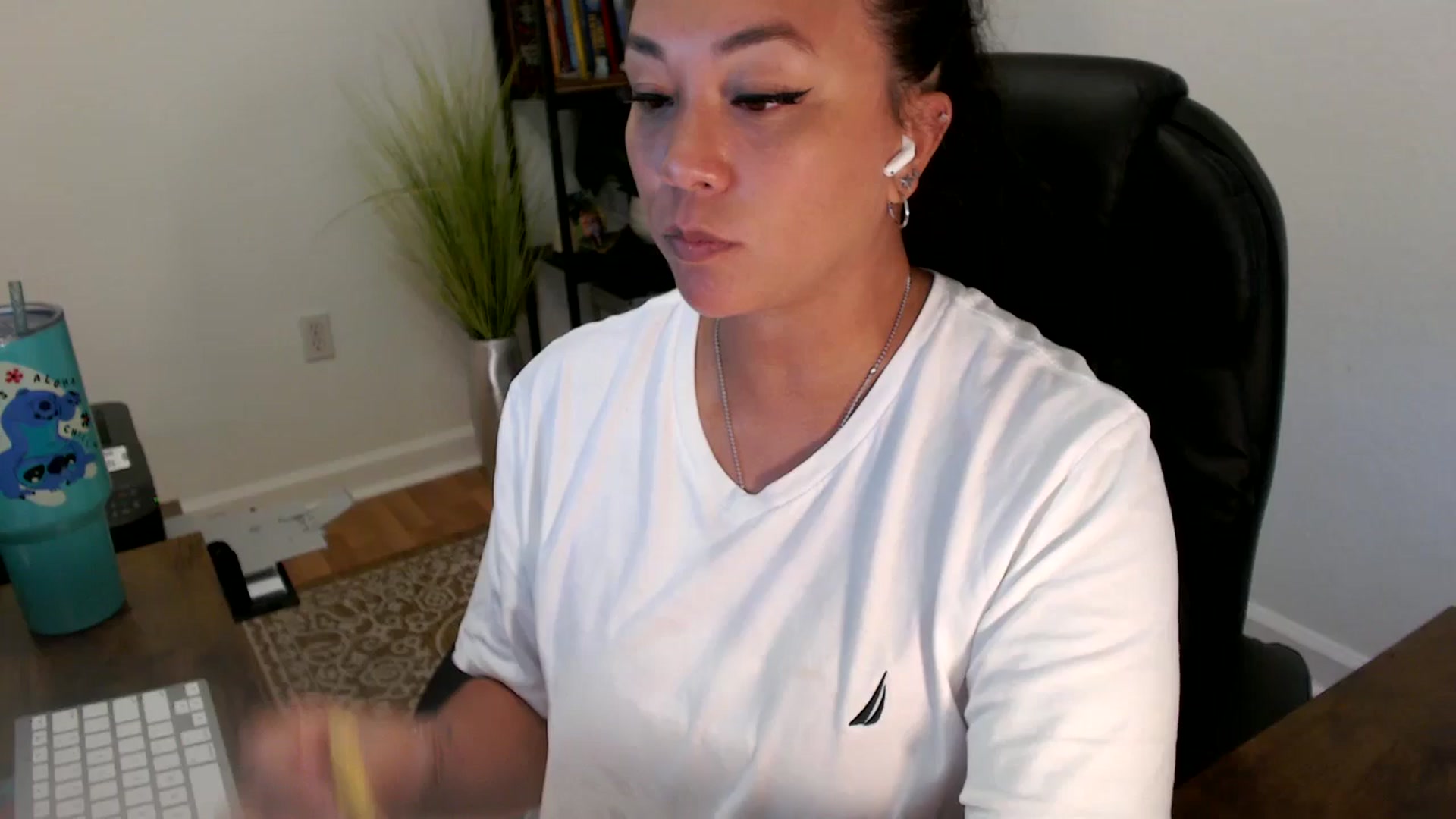Gallery image thumbnail from MickaylaStar's myfreecams stream on, 06/26/2025, 19:03 image 1 of 20