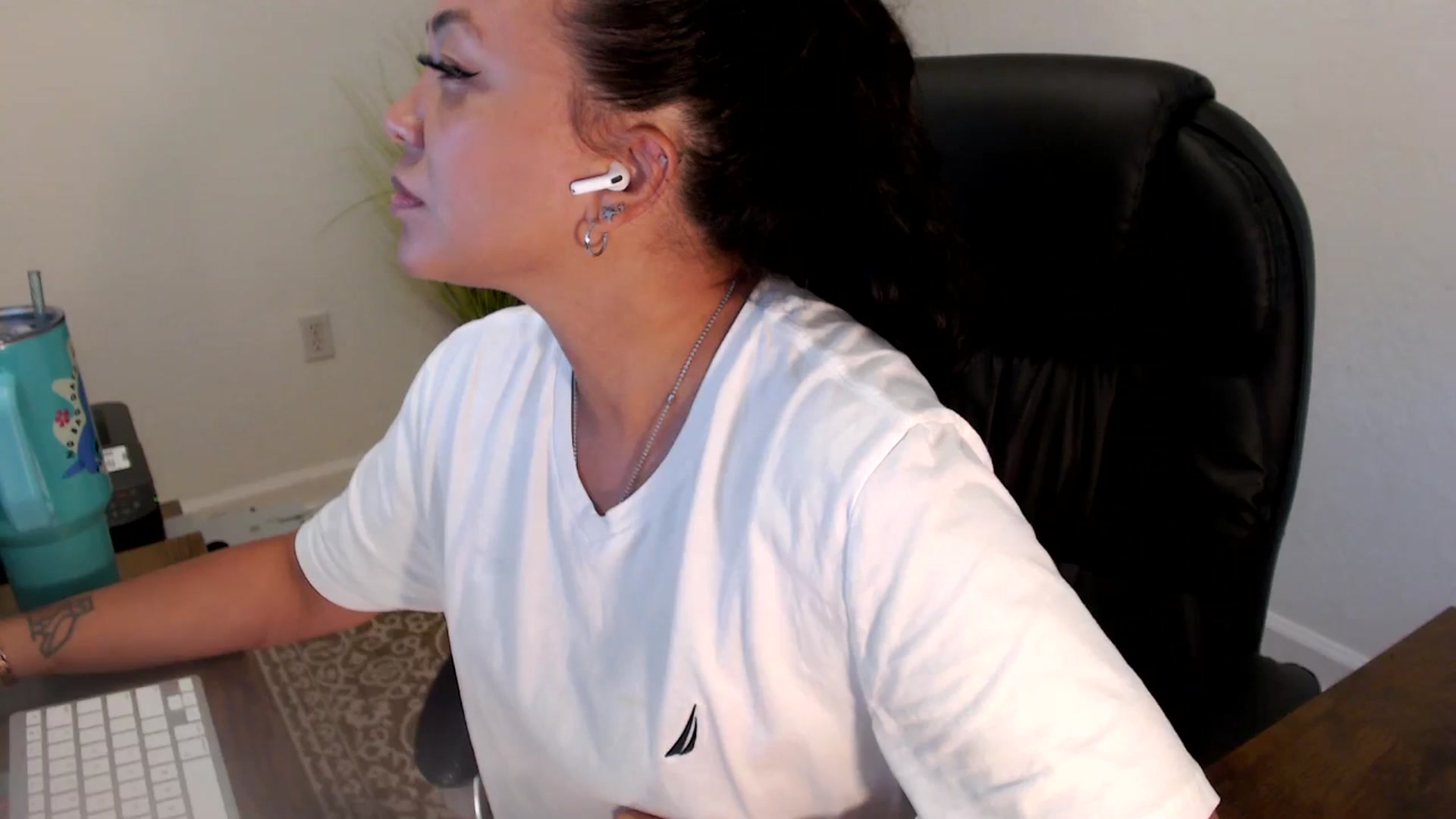Gallery image thumbnail from MickaylaStar's myfreecams stream on, 06/26/2025, 19:03 image 4 of 20