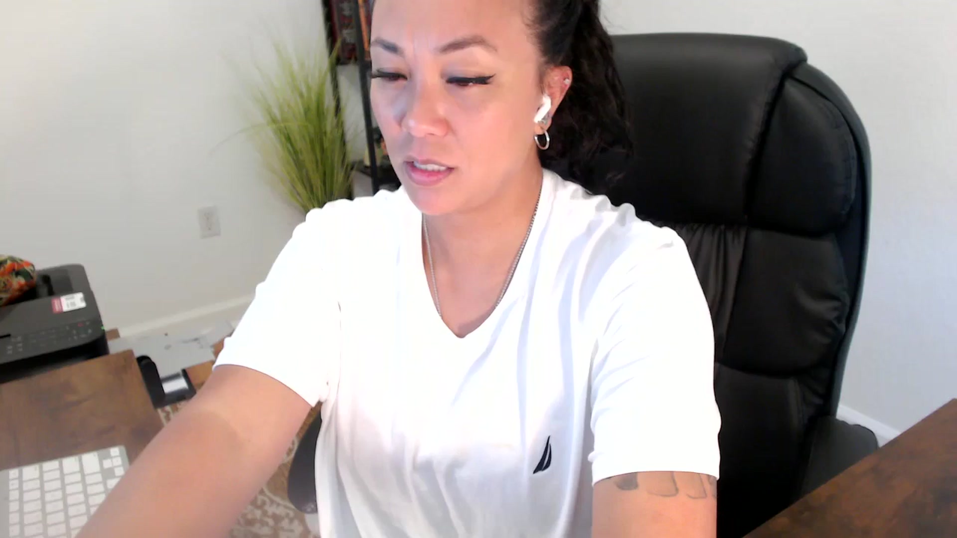 Gallery image thumbnail from MickaylaStar's myfreecams stream on, 06/26/2025, 20:12 image 14 of 20