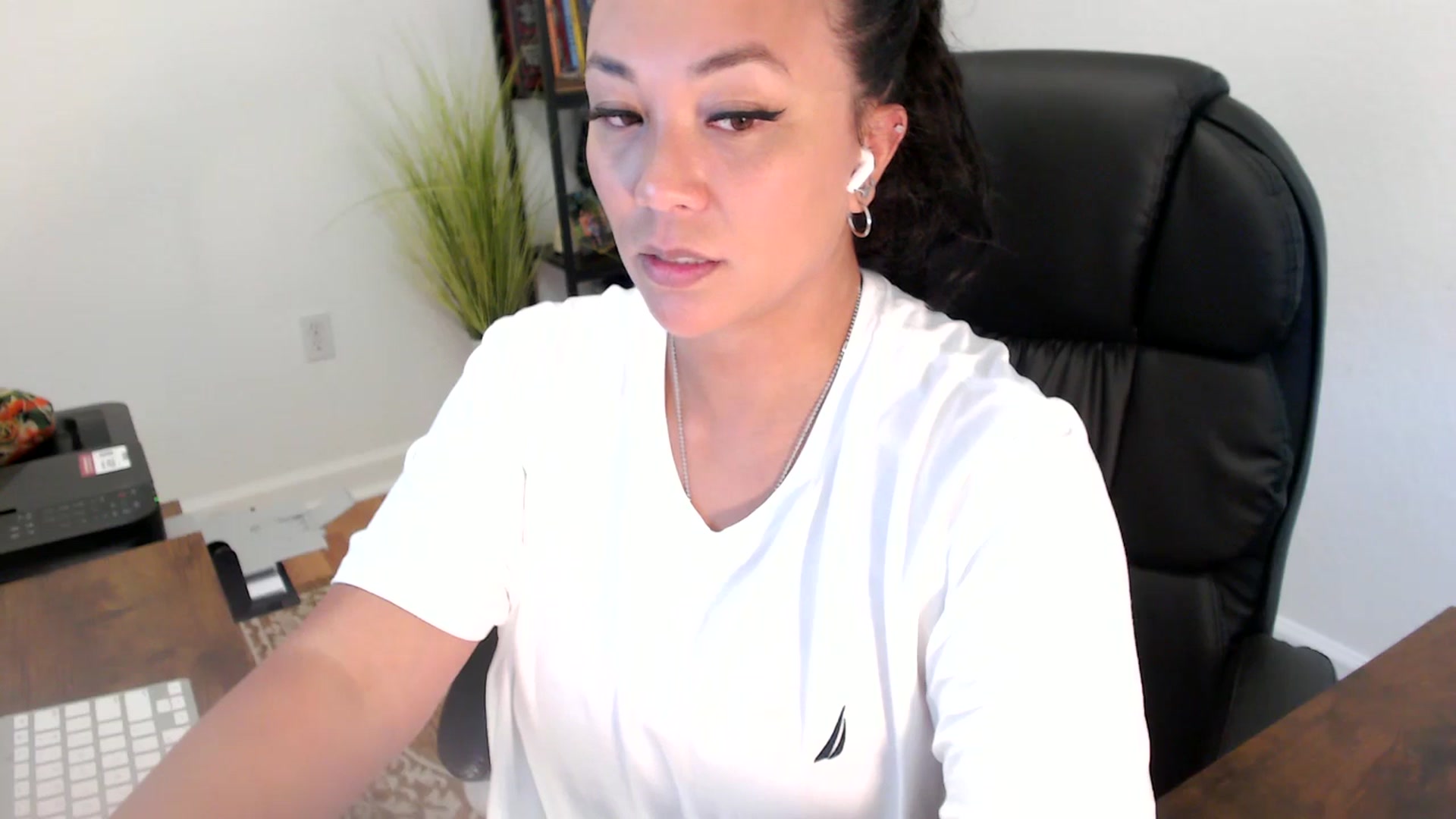 Gallery image thumbnail from MickaylaStar's myfreecams stream on, 06/26/2025, 20:12 image 12 of 20