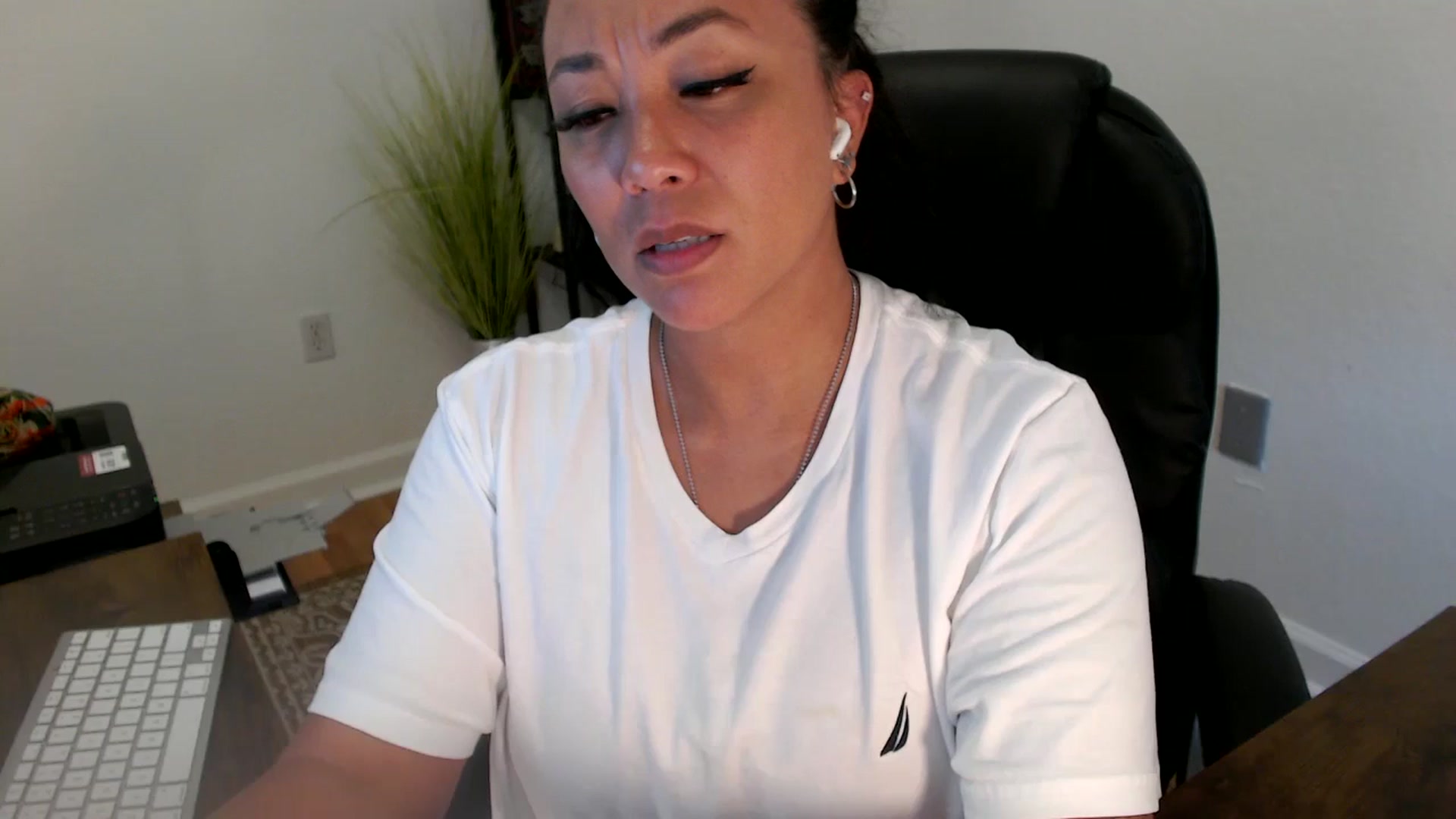 Gallery image thumbnail from MickaylaStar's myfreecams stream on, 06/26/2025, 20:12 image 17 of 20