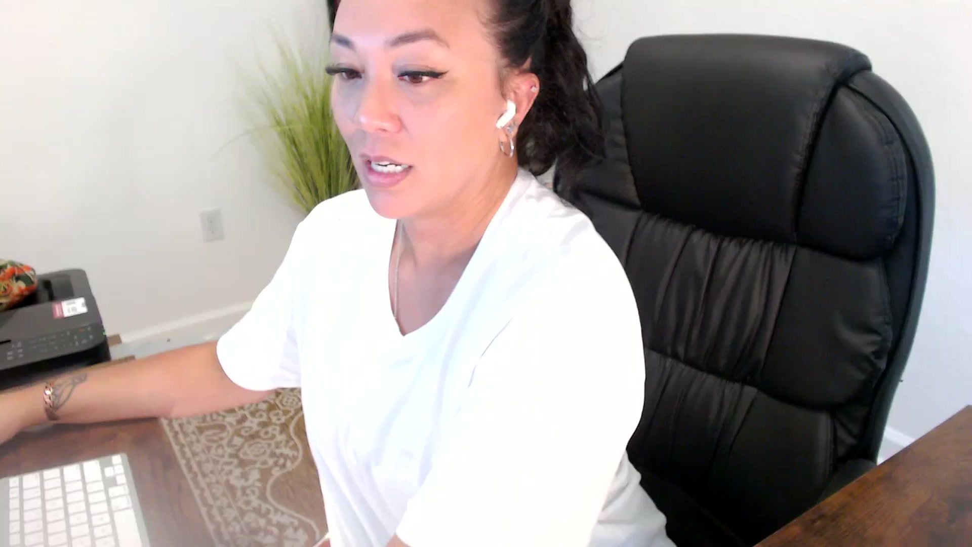 Gallery image thumbnail from MickaylaStar's myfreecams stream on, 06/26/2025, 20:12 image 11 of 20