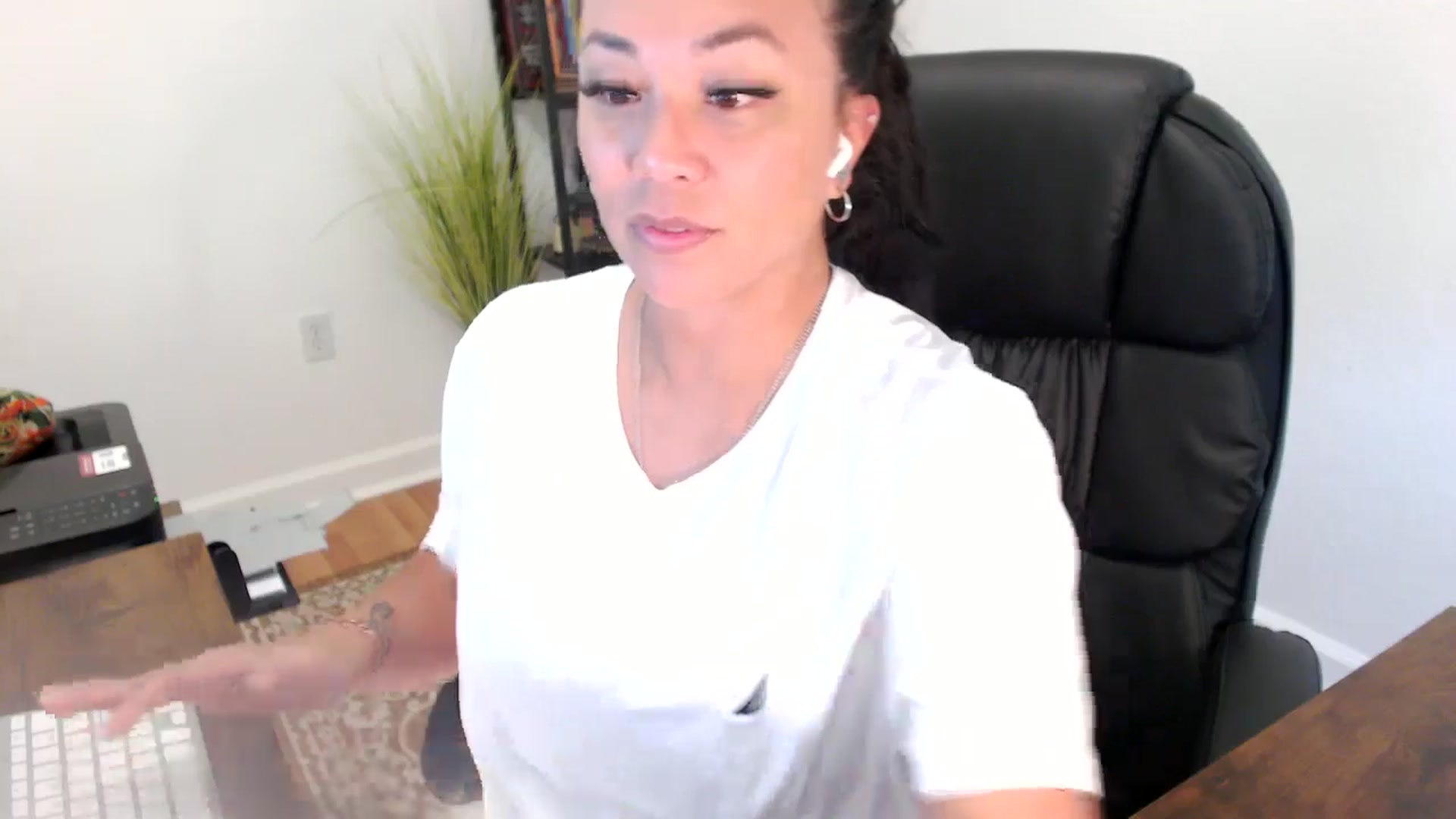 Gallery image thumbnail from MickaylaStar's myfreecams stream on, 06/26/2025, 20:12 image 16 of 20