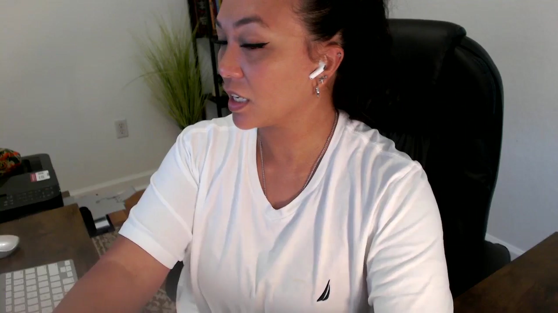 Gallery image thumbnail from MickaylaStar's myfreecams stream on, 06/26/2025, 20:12 image 6 of 20
