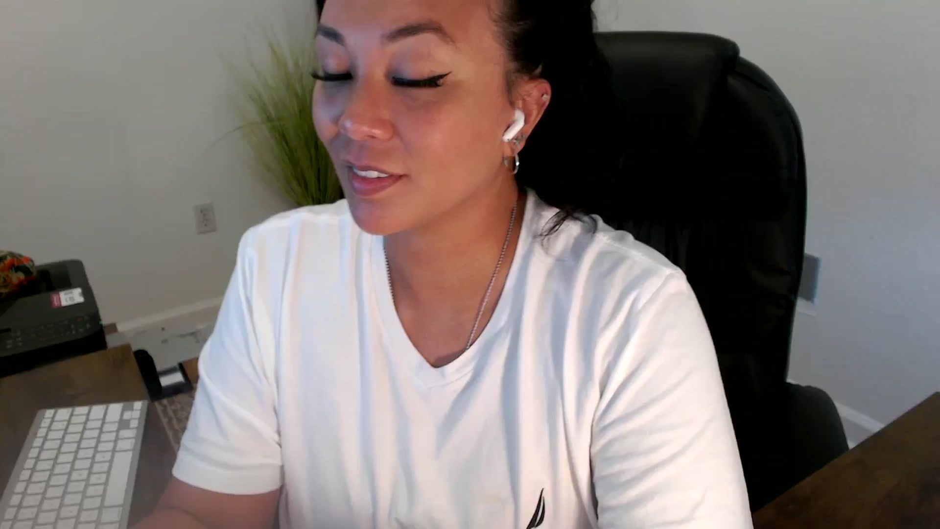 Gallery image thumbnail from MickaylaStar's myfreecams stream on, 06/26/2025, 20:29 image 1 of 20