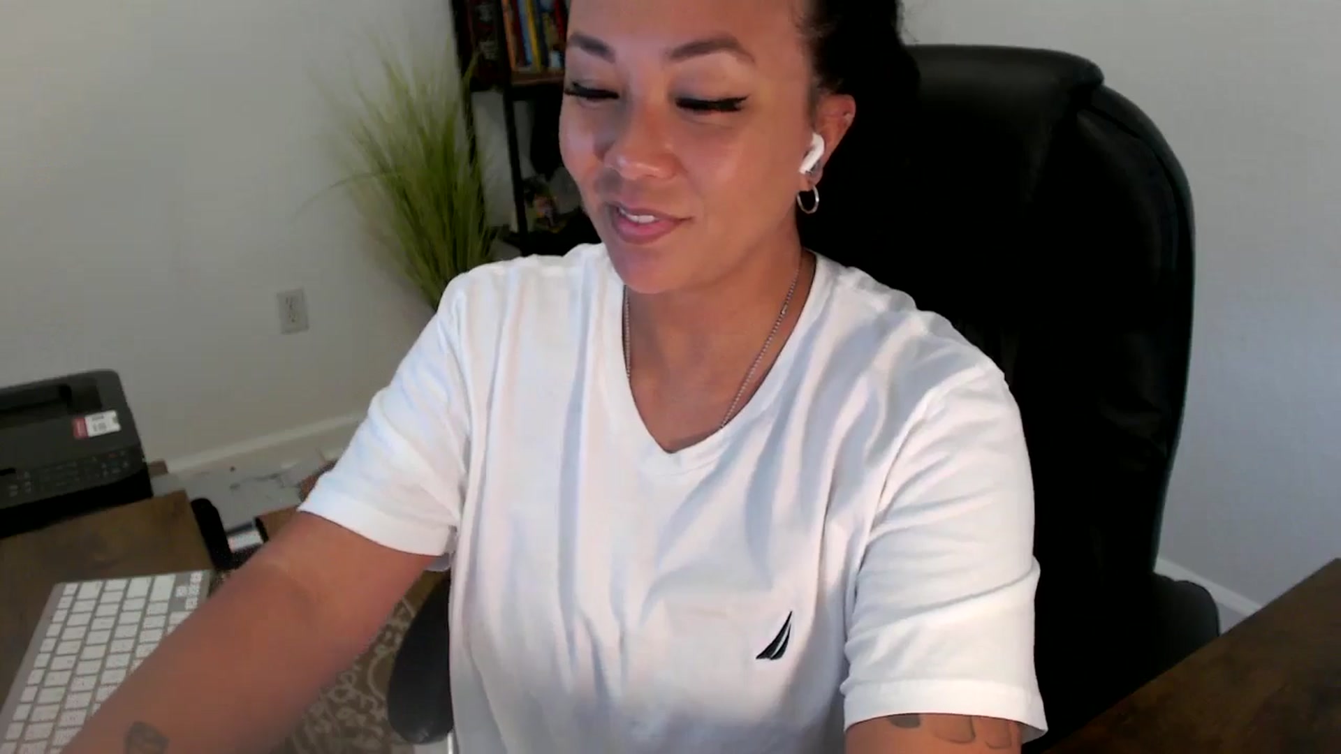 Gallery image thumbnail from MickaylaStar's myfreecams stream on, 06/26/2025, 20:29 image 5 of 20