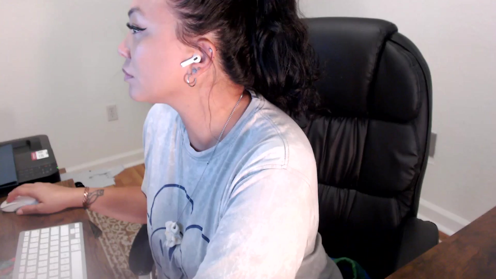 Gallery image thumbnail from MickaylaStar's myfreecams stream on, 06/27/2025, 15:12 image 7 of 20
