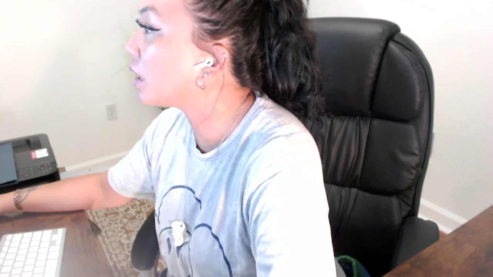 Gallery image thumbnail from MickaylaStar's myfreecams stream on, 06/27/2025, 15:12 image 13 of 20