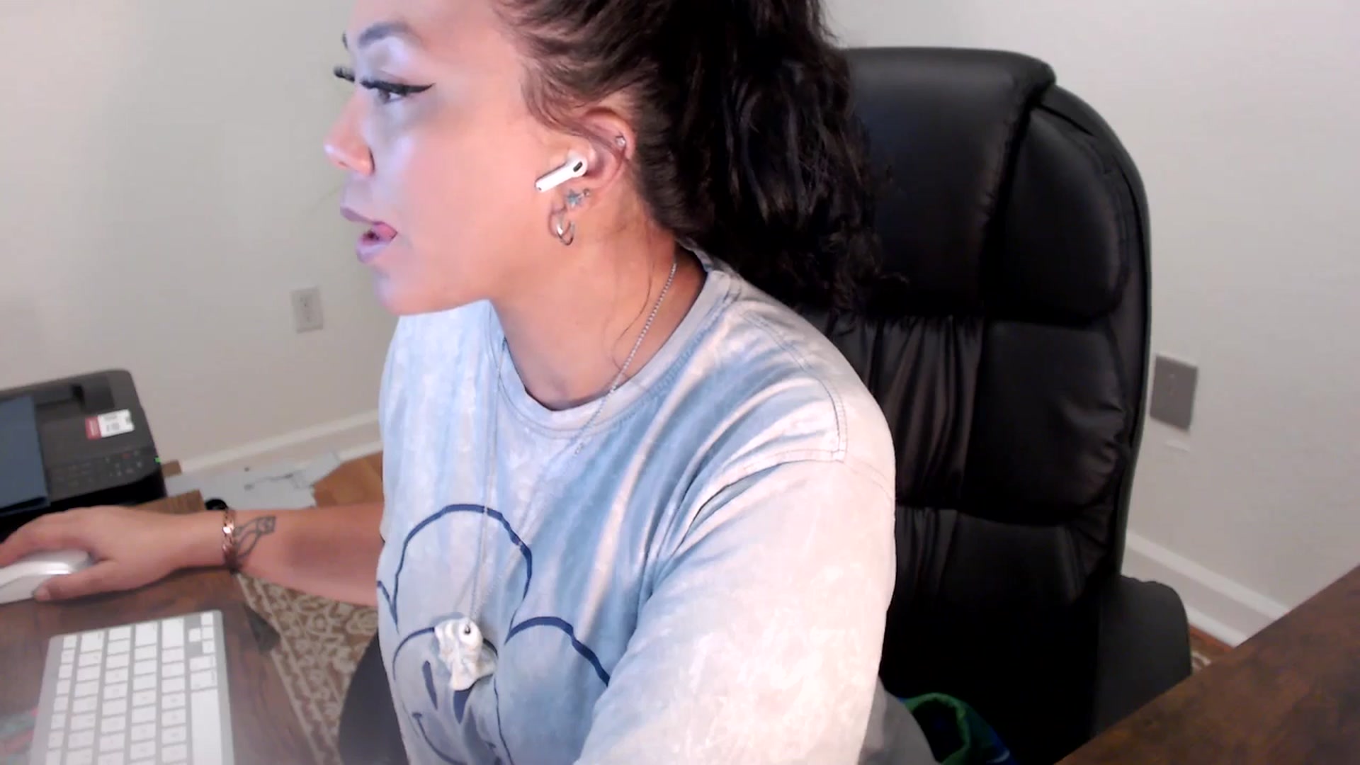 Gallery image thumbnail from MickaylaStar's myfreecams stream on, 06/27/2025, 15:12 image 8 of 20