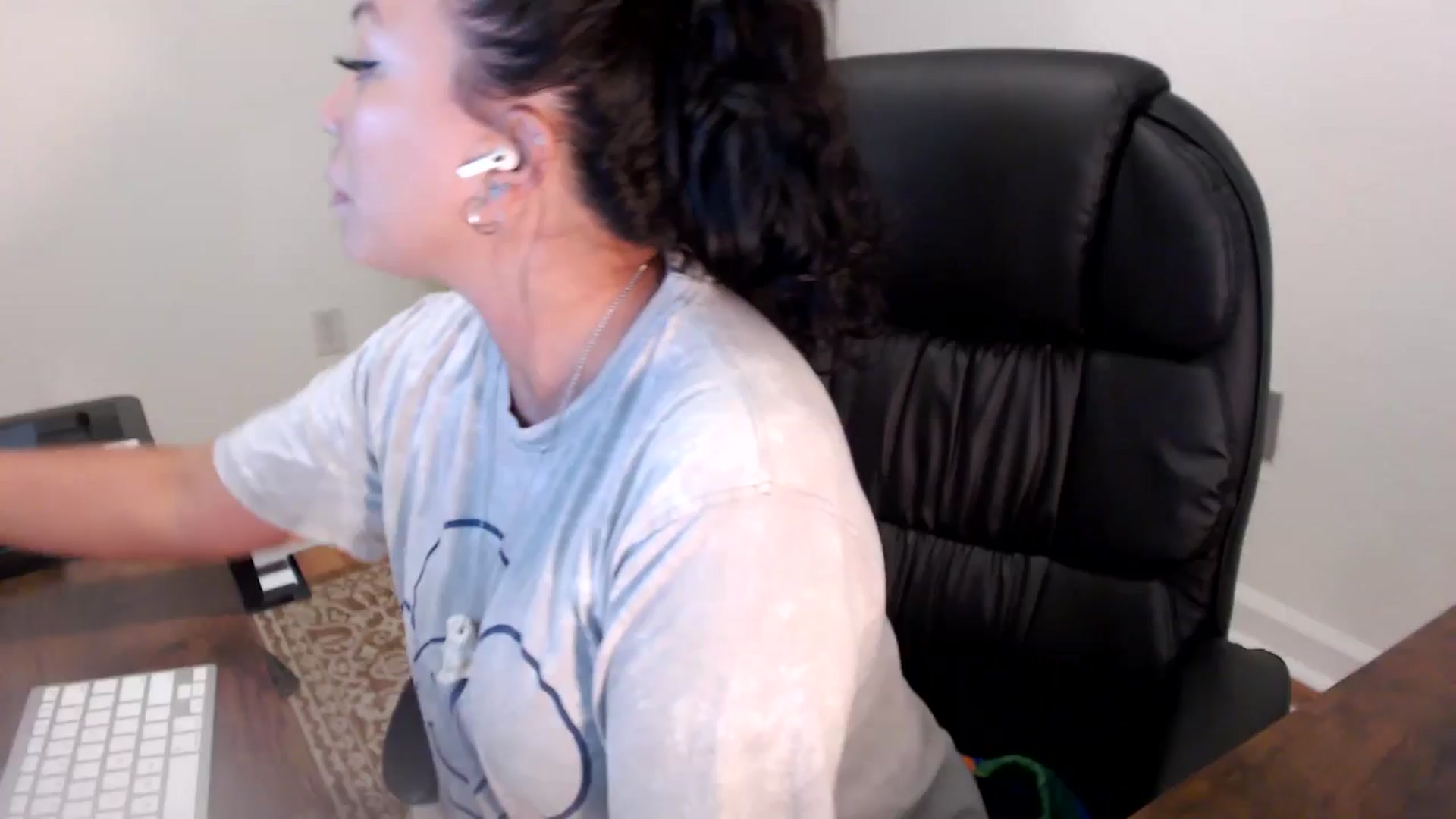 Gallery image thumbnail from MickaylaStar's myfreecams stream on, 06/27/2025, 15:12 image 14 of 20