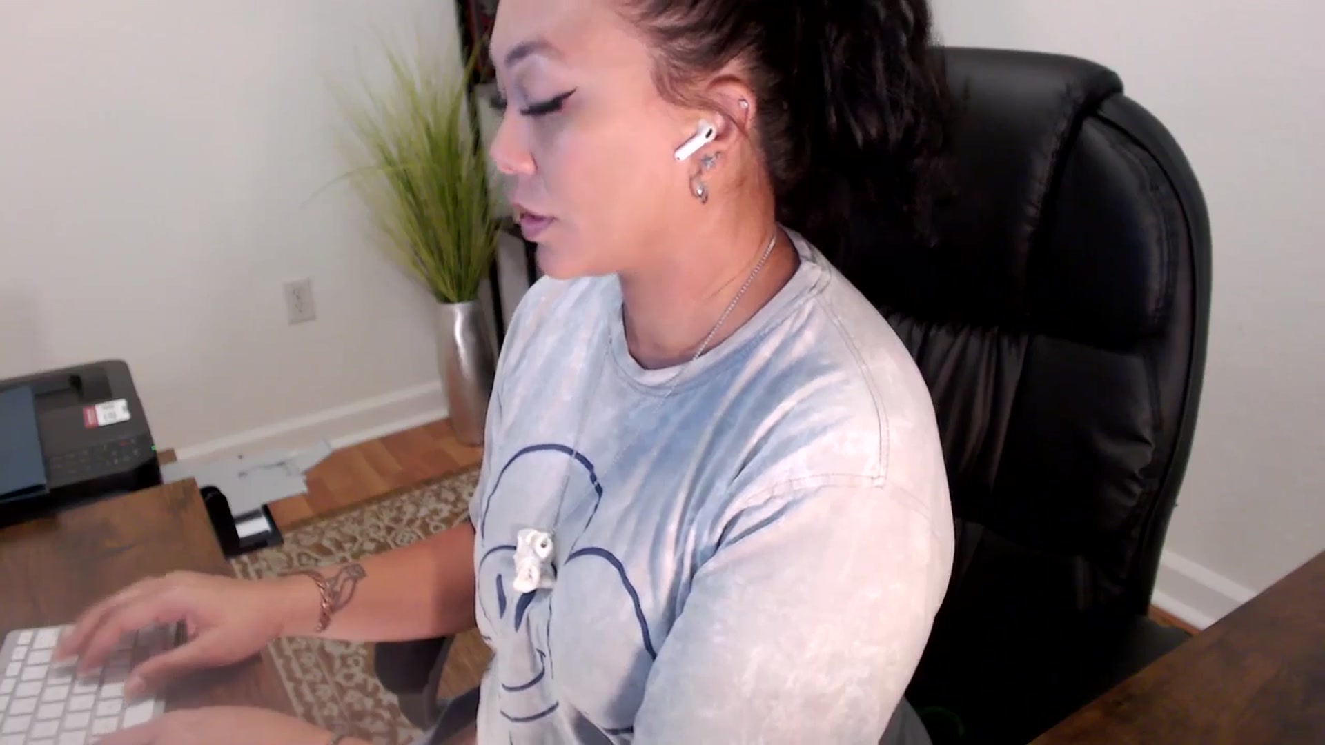 Gallery image thumbnail from MickaylaStar's myfreecams stream on, 06/27/2025, 15:12 image 12 of 20