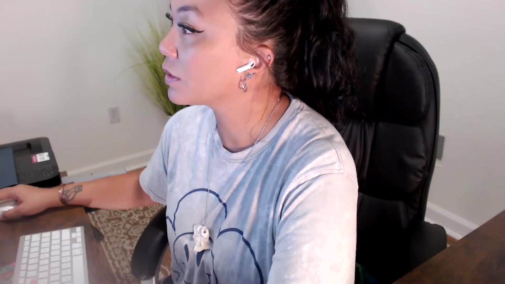 Gallery image thumbnail from MickaylaStar's myfreecams stream on, 06/27/2025, 15:12 image 6 of 20