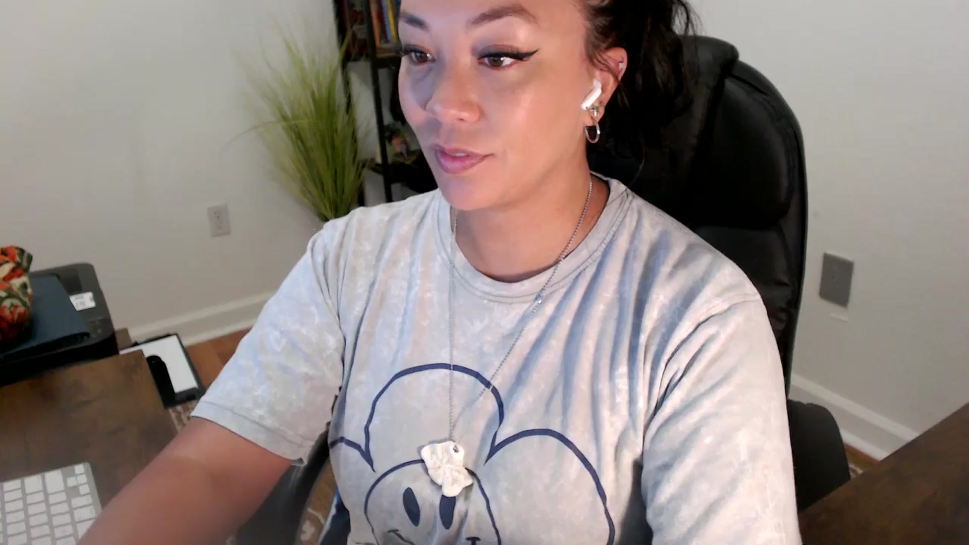 Gallery image thumbnail from MickaylaStar's myfreecams stream on, 06/27/2025, 15:12 image 1 of 20