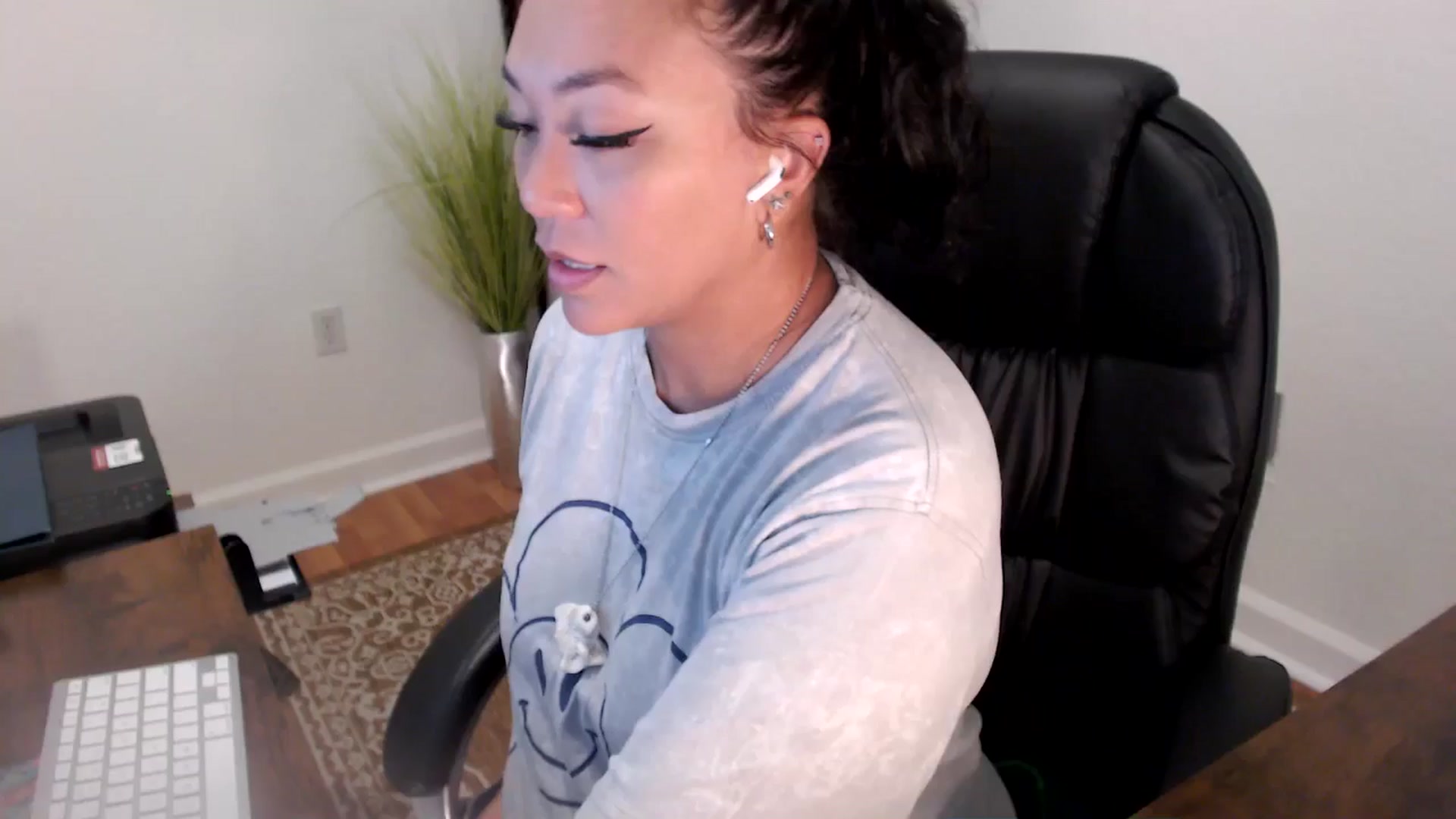 Gallery image thumbnail from MickaylaStar's myfreecams stream on, 06/27/2025, 15:12 image 10 of 20
