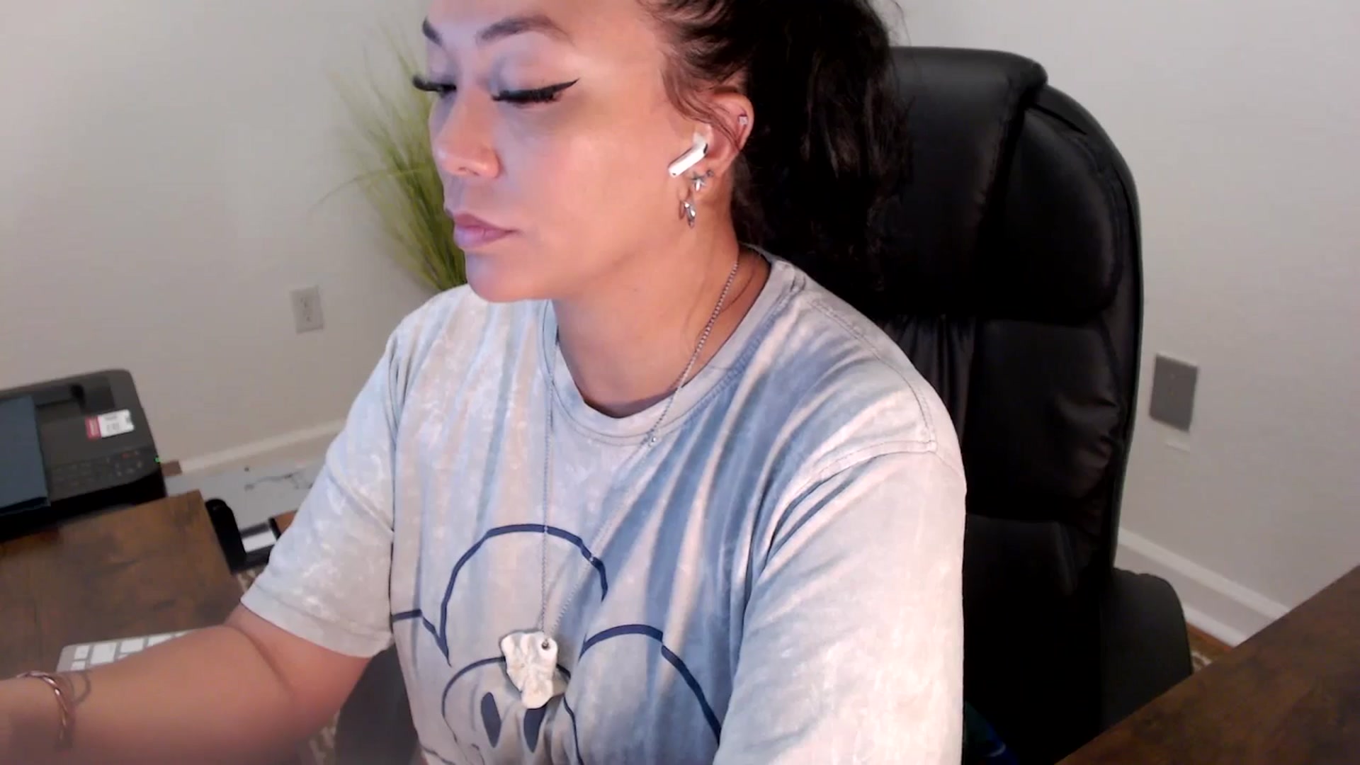Gallery image thumbnail from MickaylaStar's myfreecams stream on, 06/27/2025, 15:12 image 4 of 20