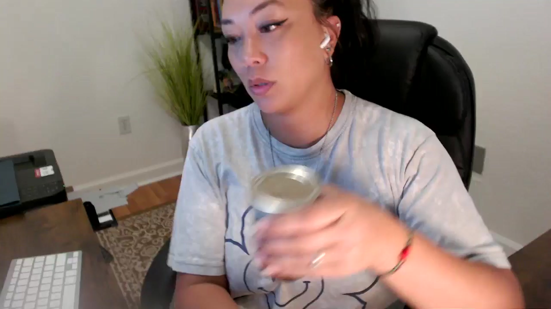 Gallery image thumbnail from MickaylaStar's myfreecams stream on, 06/27/2025, 15:35 image 1 of 20