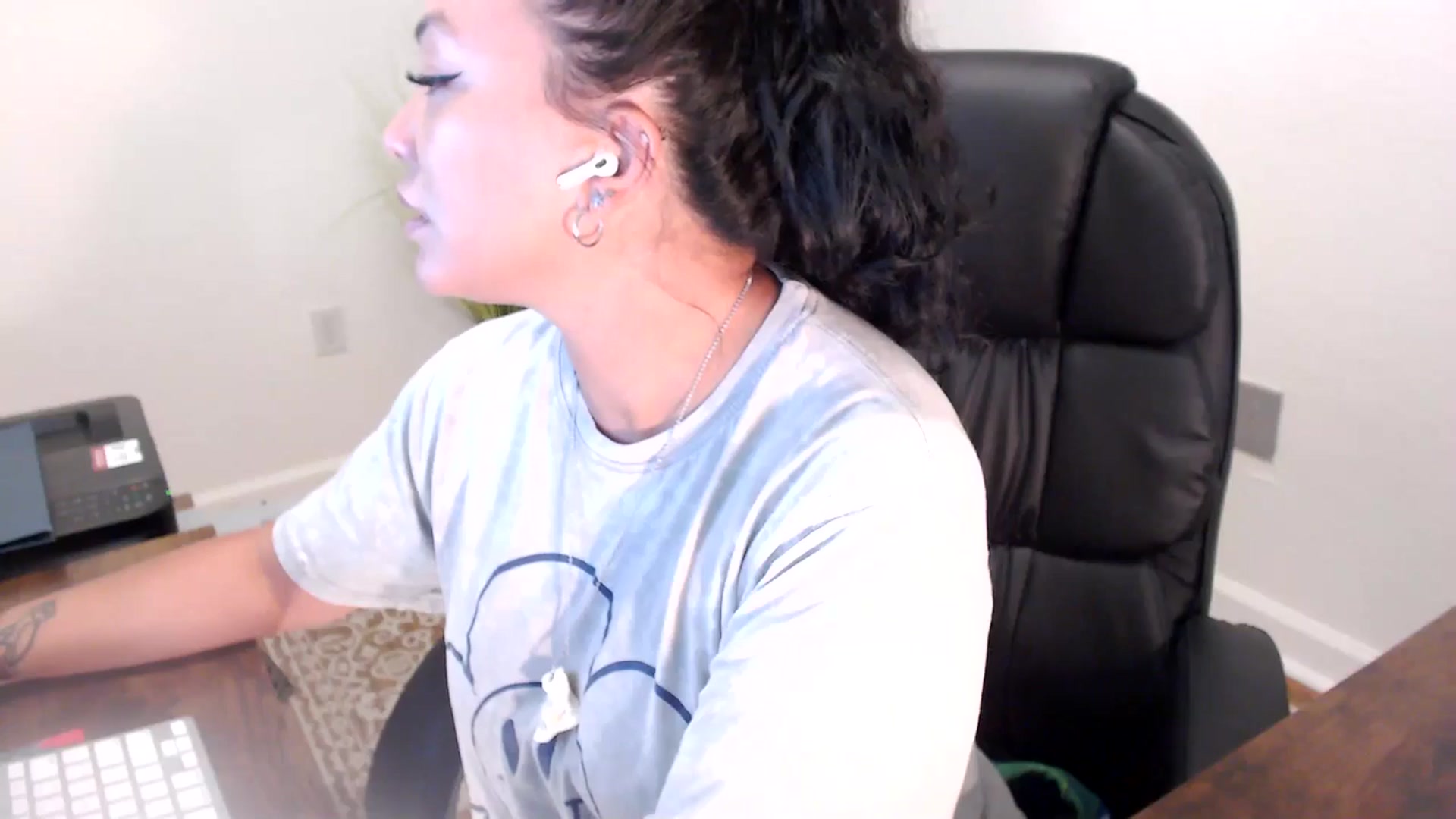 Gallery image thumbnail from MickaylaStar's myfreecams stream on, 06/27/2025, 15:35 image 3 of 20