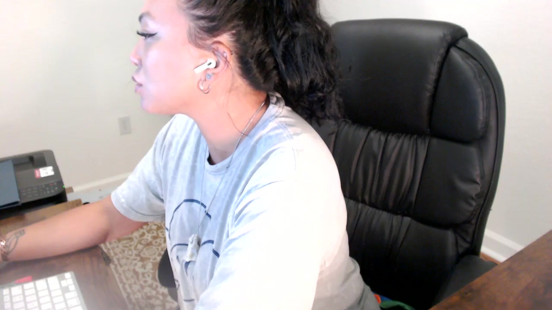 Gallery image thumbnail from MickaylaStar's myfreecams stream on, 06/27/2025, 15:35 image 13 of 20