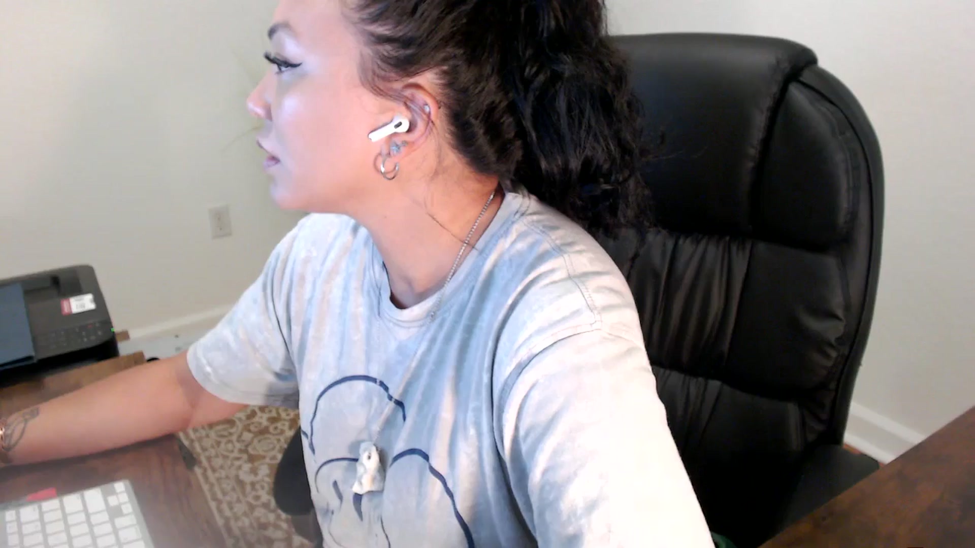 Gallery image thumbnail from MickaylaStar's myfreecams stream on, 06/27/2025, 15:35 image 12 of 20
