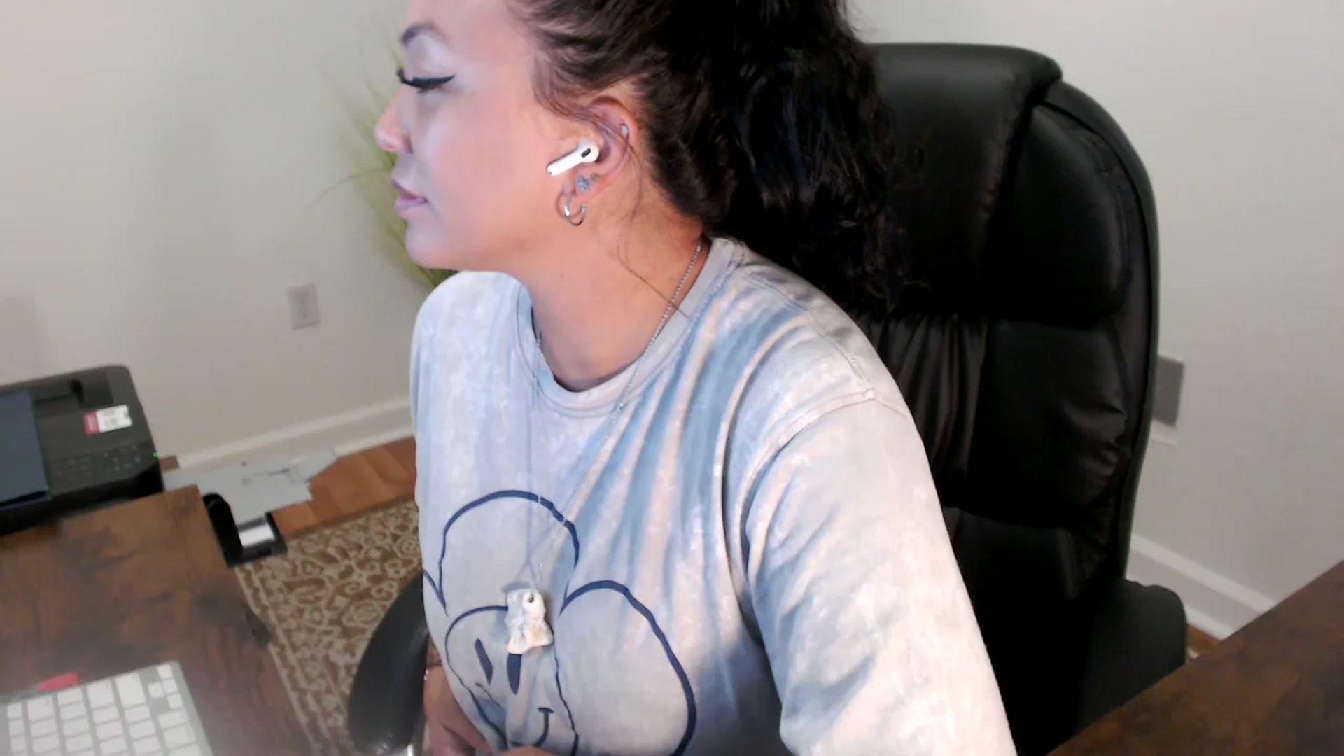 Gallery image thumbnail from MickaylaStar's myfreecams stream on, 06/27/2025, 15:35 image 10 of 20