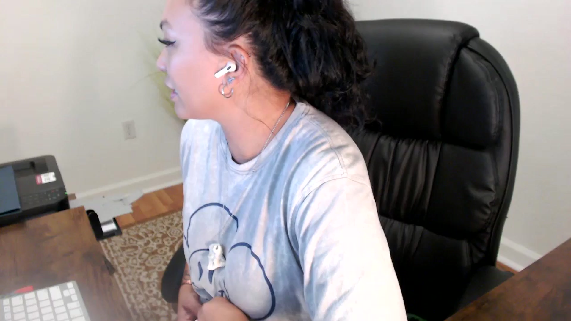 Gallery image thumbnail from MickaylaStar's myfreecams stream on, 06/27/2025, 15:35 image 8 of 20