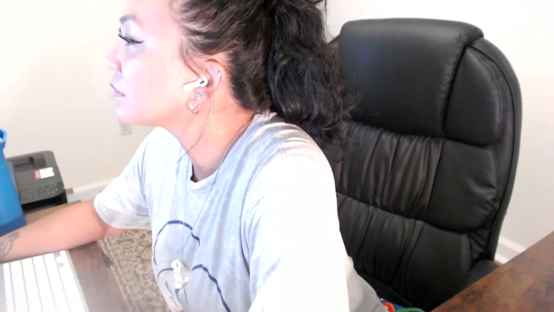 Gallery image thumbnail from MickaylaStar's myfreecams stream on, 06/27/2025, 16:21 image 17 of 20
