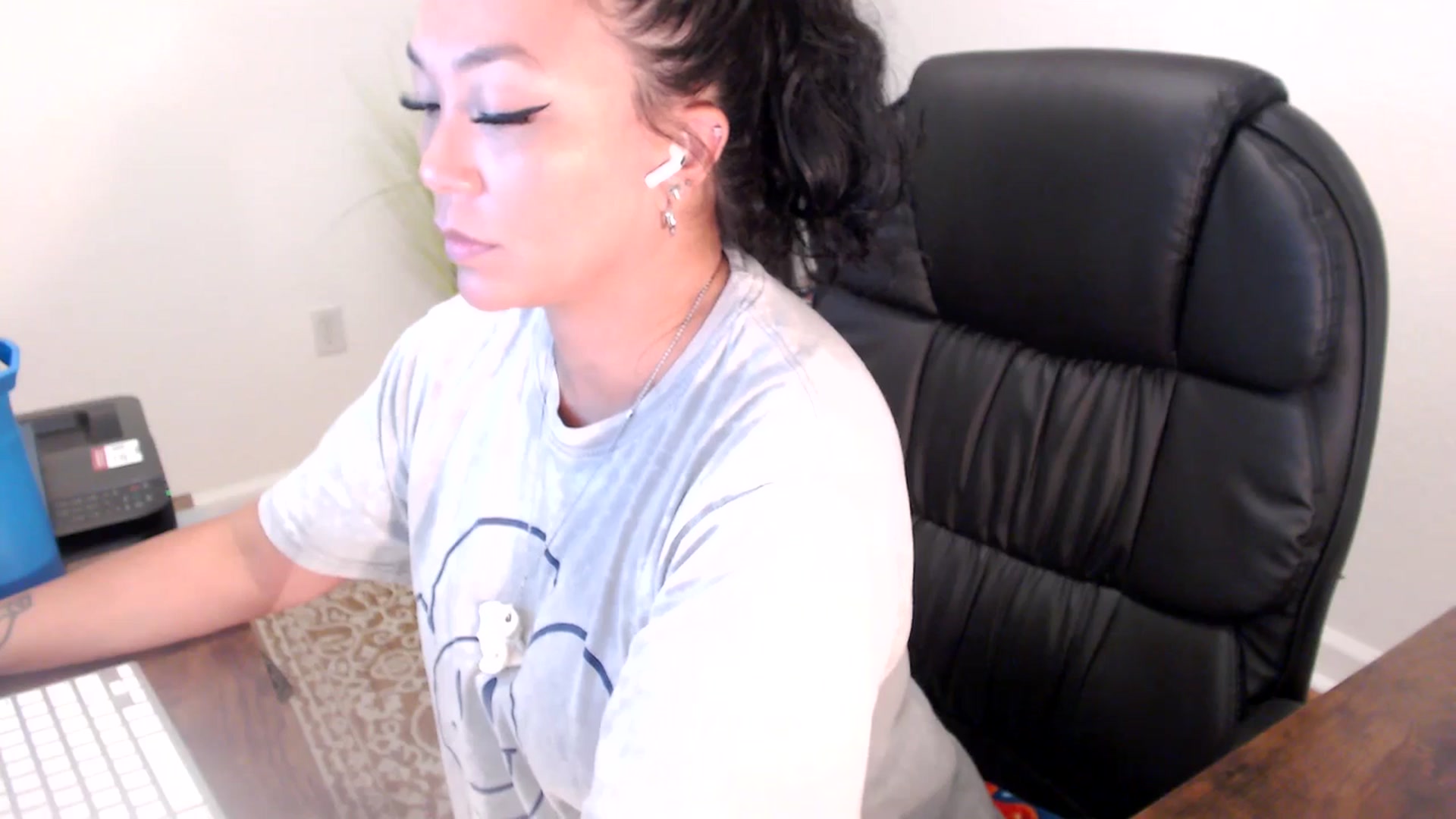 Gallery image thumbnail from MickaylaStar's myfreecams stream on, 06/27/2025, 16:21 image 11 of 20