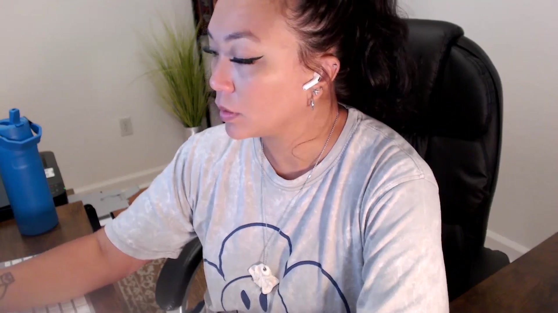 Gallery image thumbnail from MickaylaStar's myfreecams stream on, 06/27/2025, 16:21 image 5 of 20
