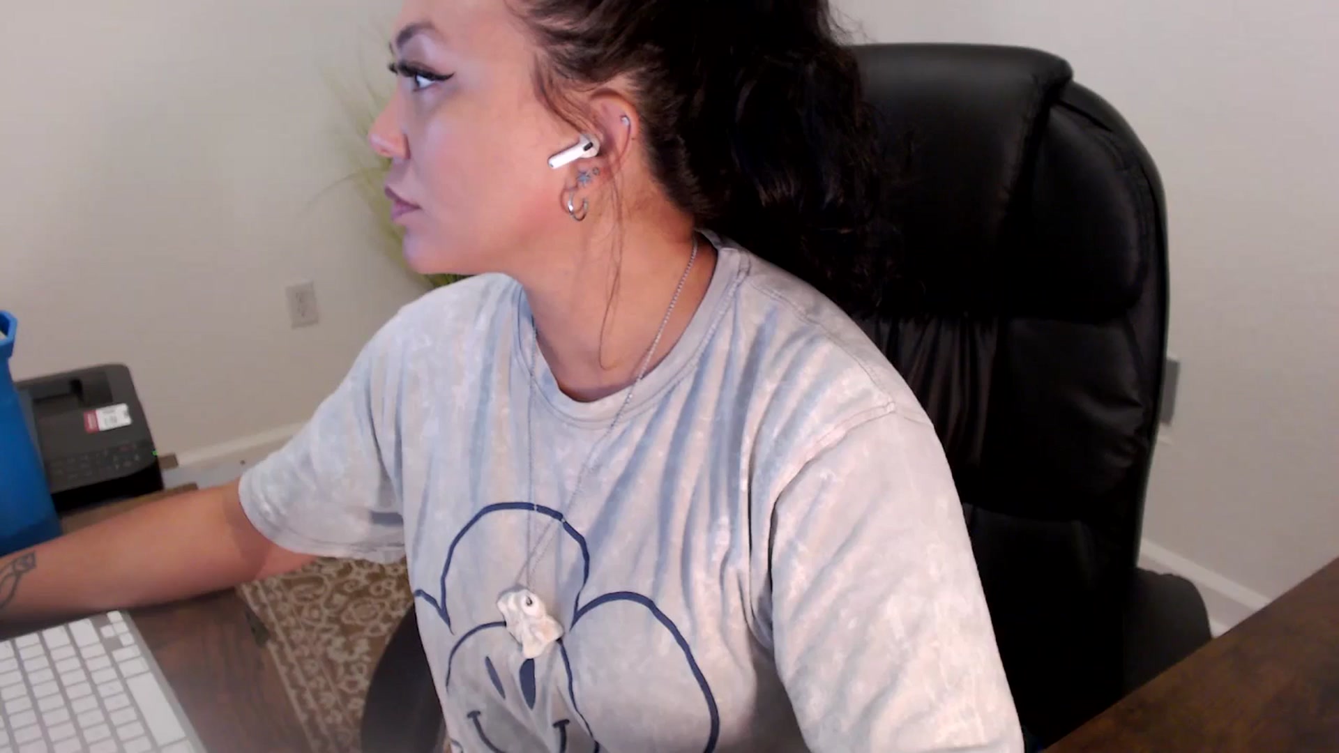 Gallery image thumbnail from MickaylaStar's myfreecams stream on, 06/27/2025, 16:21 image 15 of 20