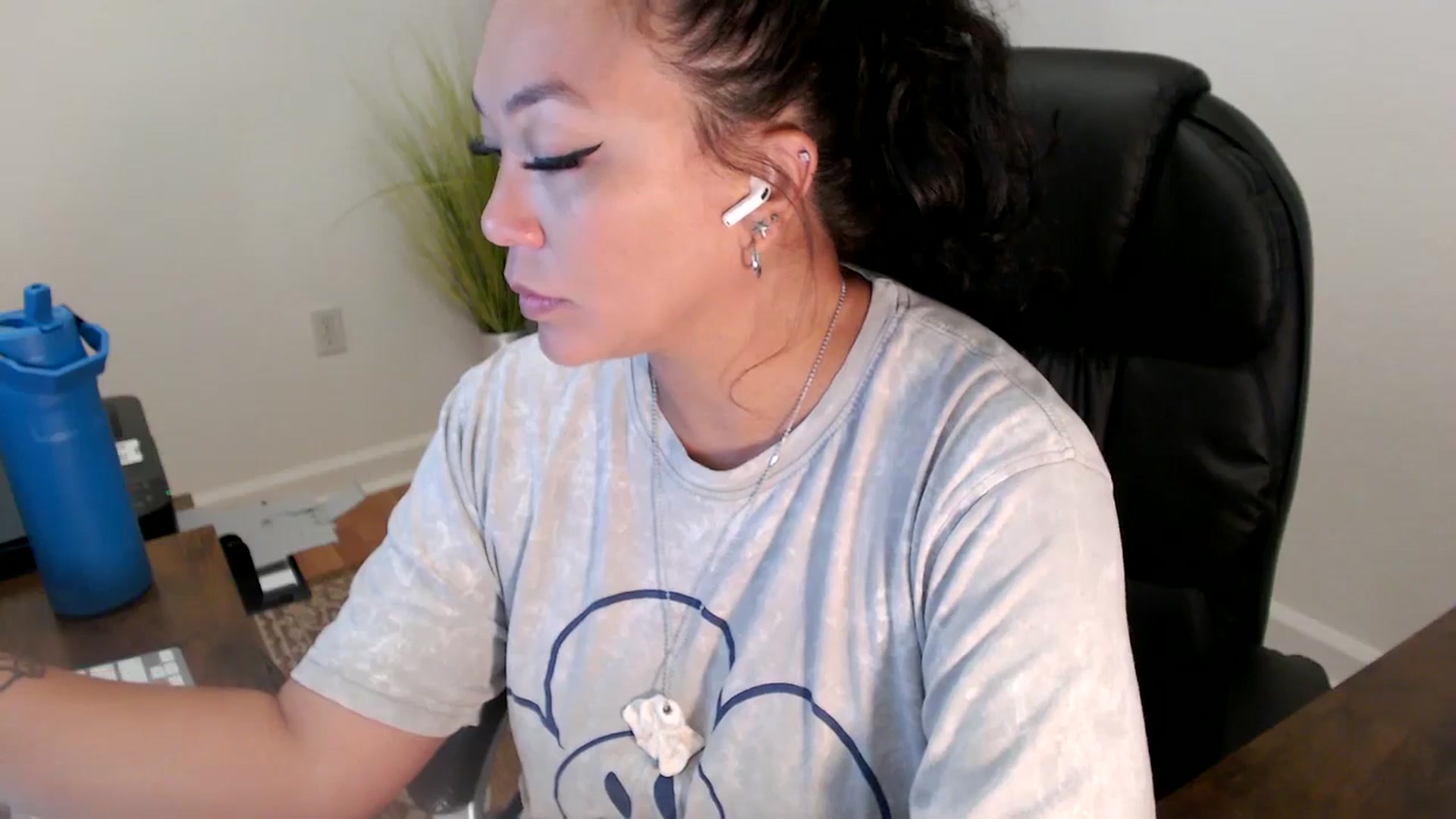 Gallery image thumbnail from MickaylaStar's myfreecams stream on, 06/27/2025, 16:21 image 4 of 20
