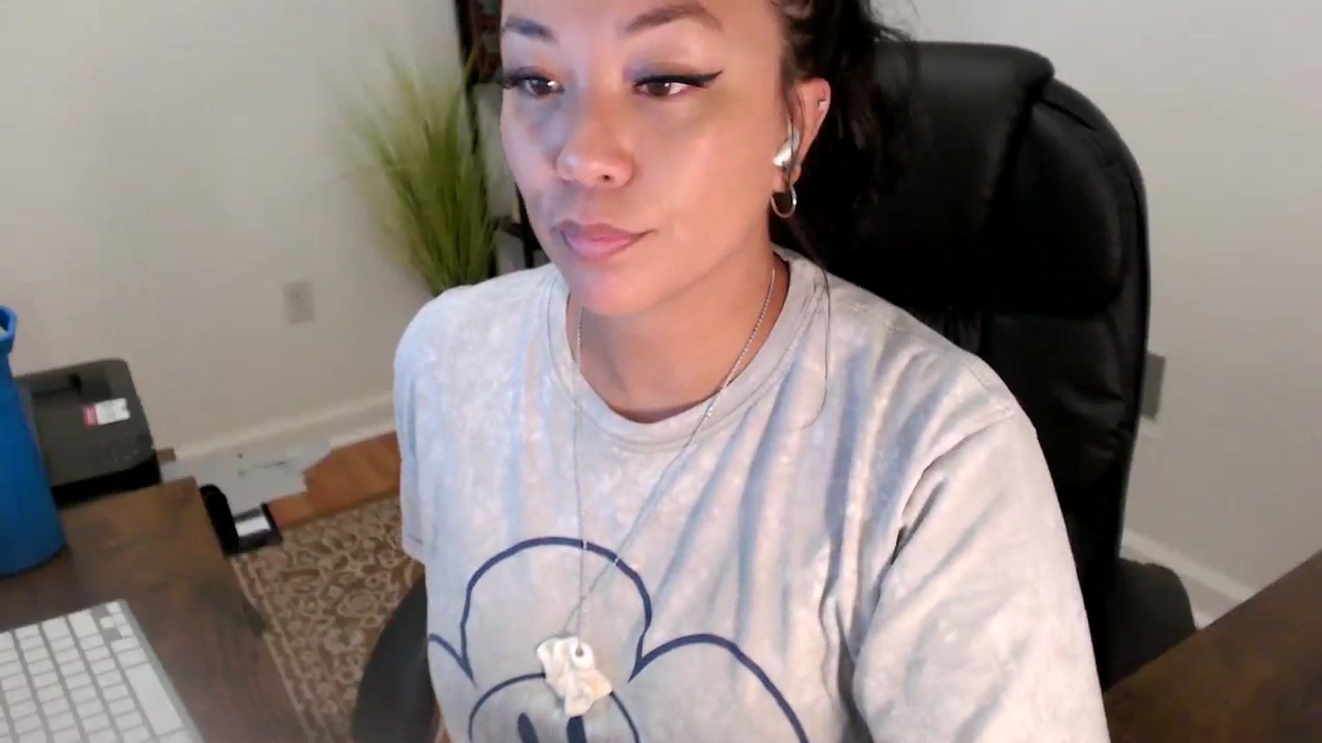 Gallery image thumbnail from MickaylaStar's myfreecams stream on, 06/27/2025, 16:21 image 13 of 20