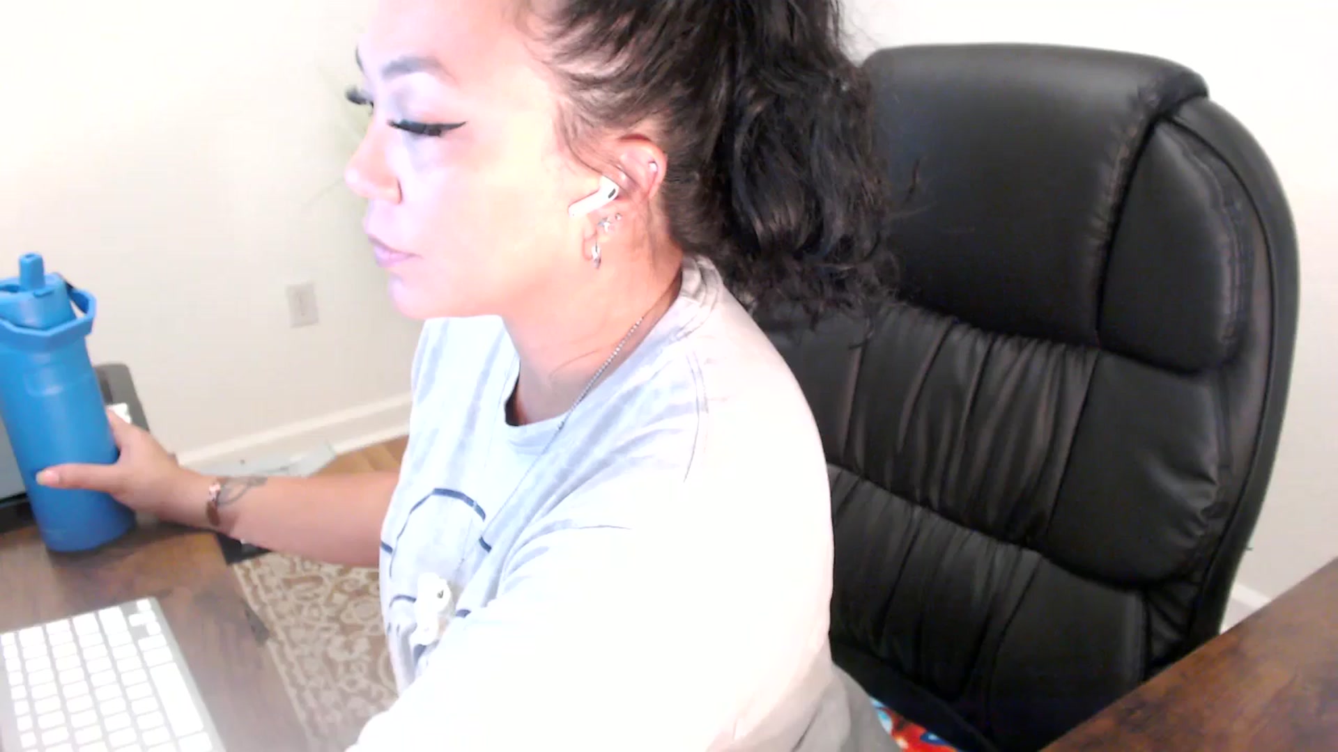 Gallery image thumbnail from MickaylaStar's myfreecams stream on, 06/27/2025, 16:21 image 8 of 20