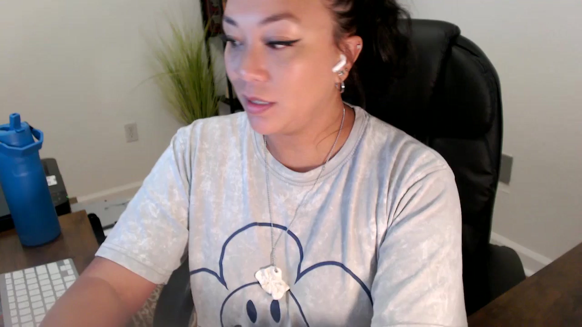 Gallery image thumbnail from MickaylaStar's myfreecams stream on, 06/27/2025, 16:21 image 1 of 20