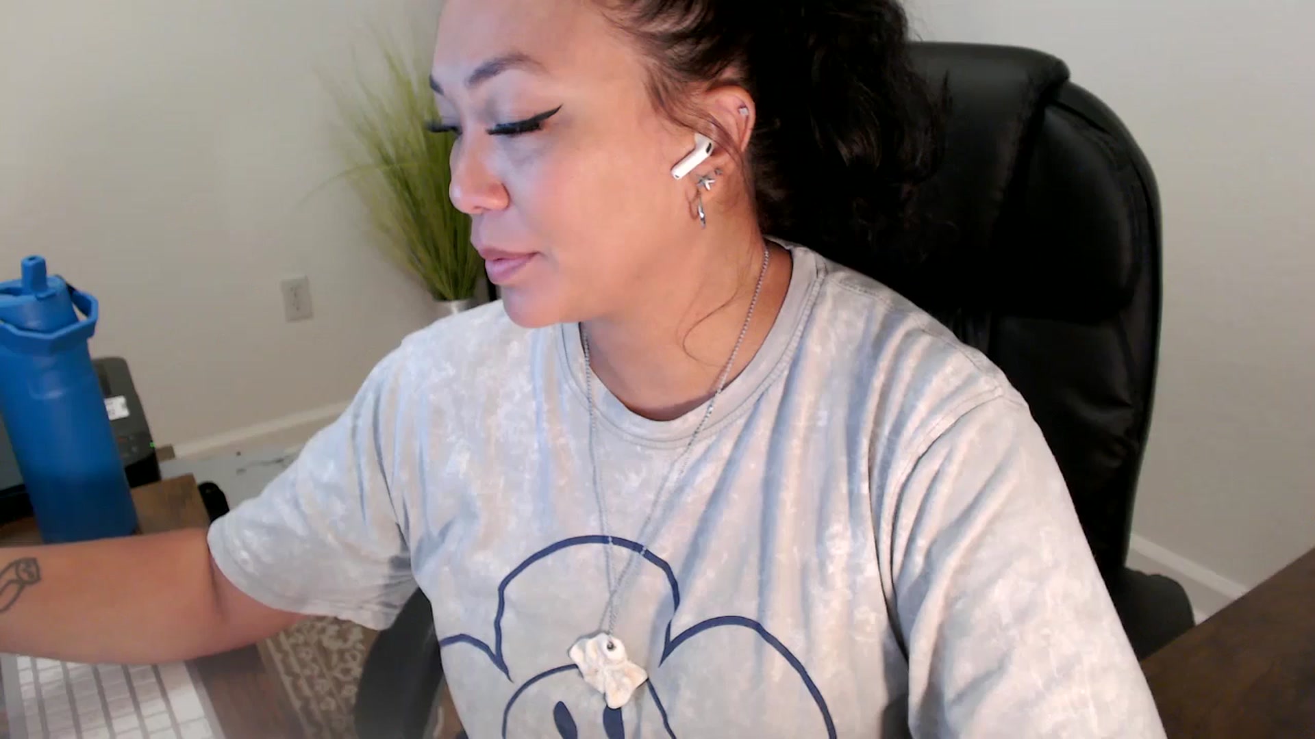 Gallery image thumbnail from MickaylaStar's myfreecams stream on, 06/27/2025, 16:21 image 2 of 20
