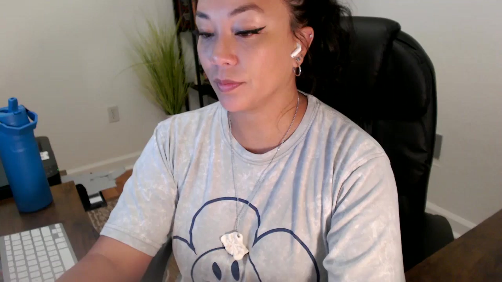 Gallery image thumbnail from MickaylaStar's myfreecams stream on, 06/27/2025, 16:21 image 6 of 20