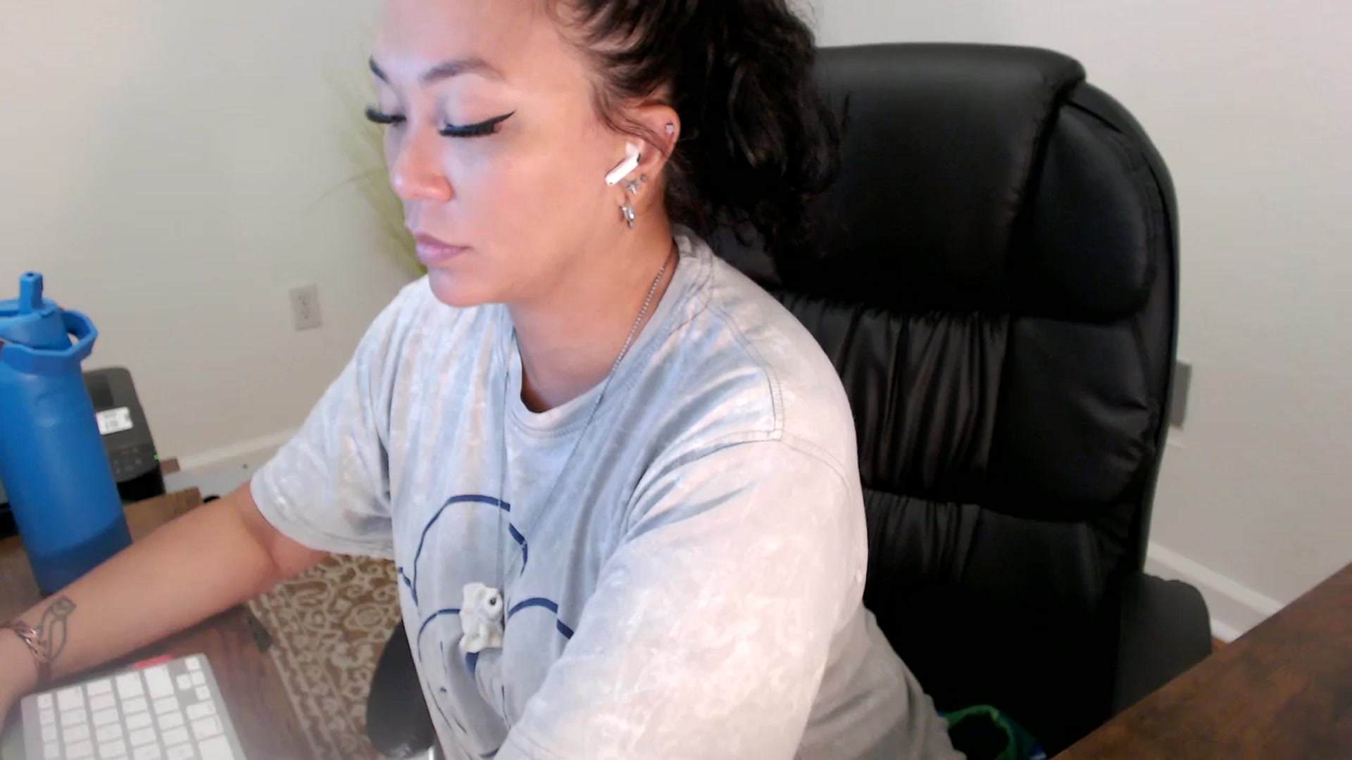 Gallery image thumbnail from MickaylaStar's myfreecams stream on, 06/27/2025, 16:41 image 5 of 20